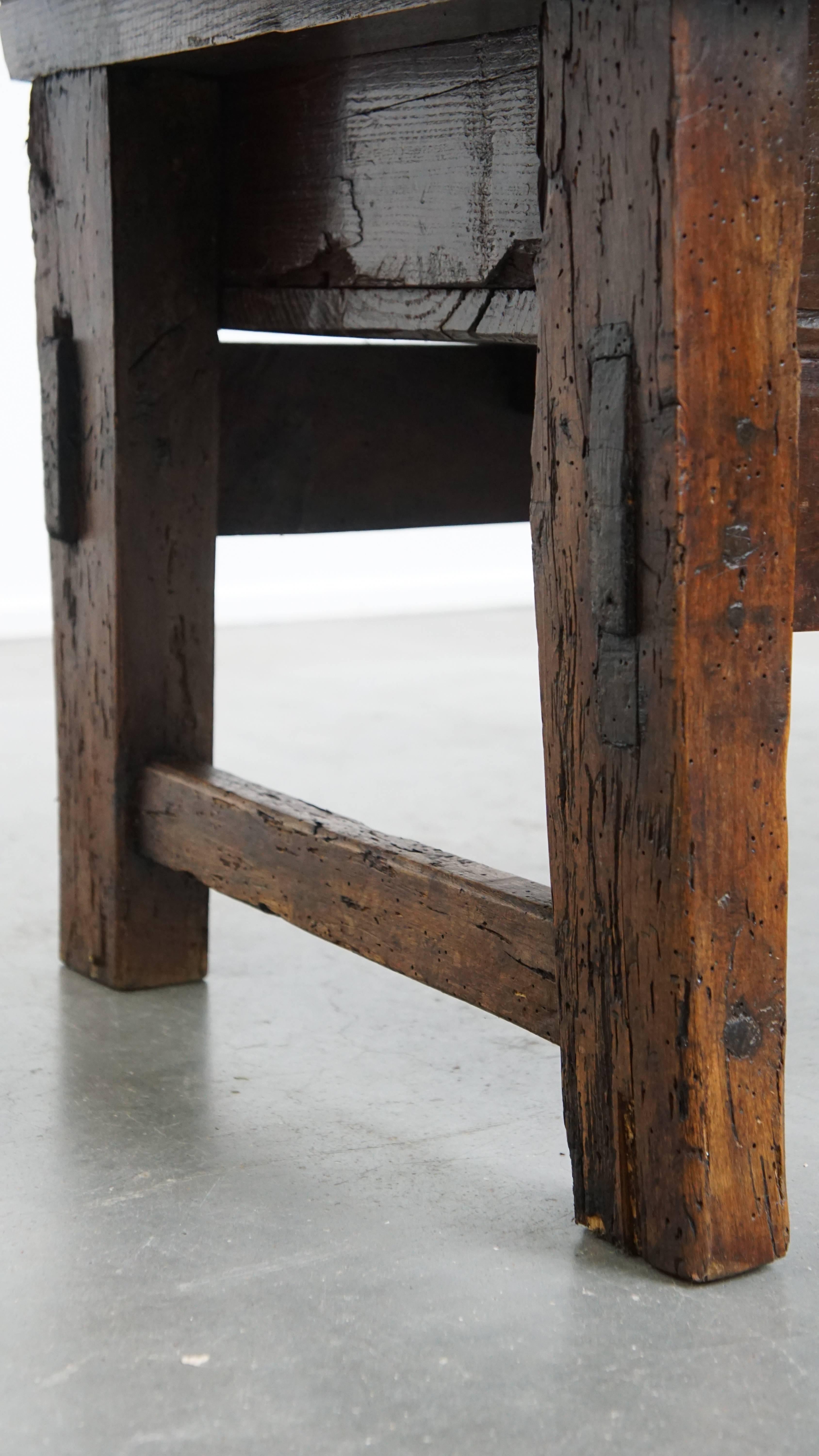 Antique Spanish Coffee Table from the 17th Century with Two Drawers For Sale 3