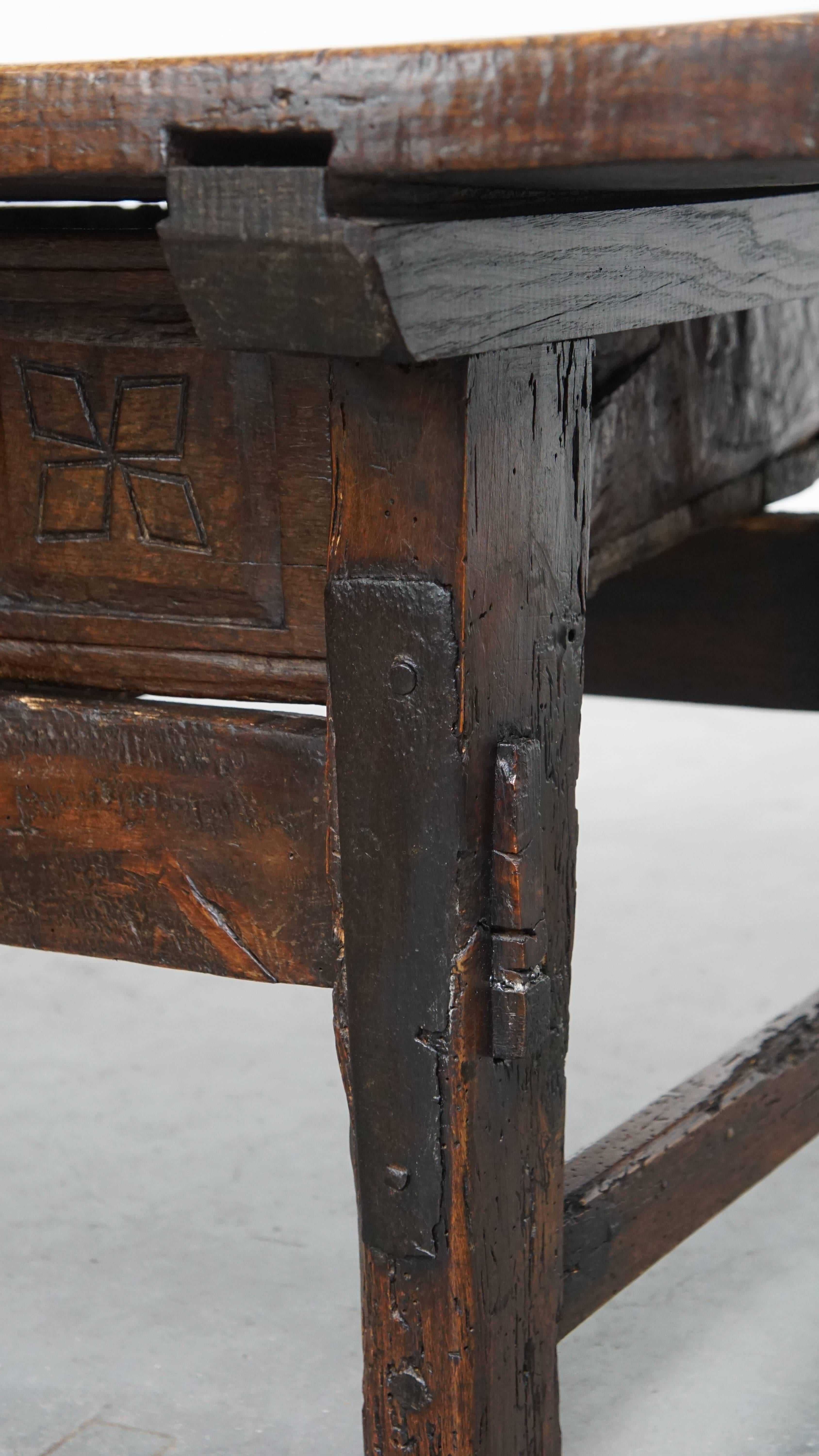 Antique Spanish Coffee Table from the 17th Century with Two Drawers For Sale 4