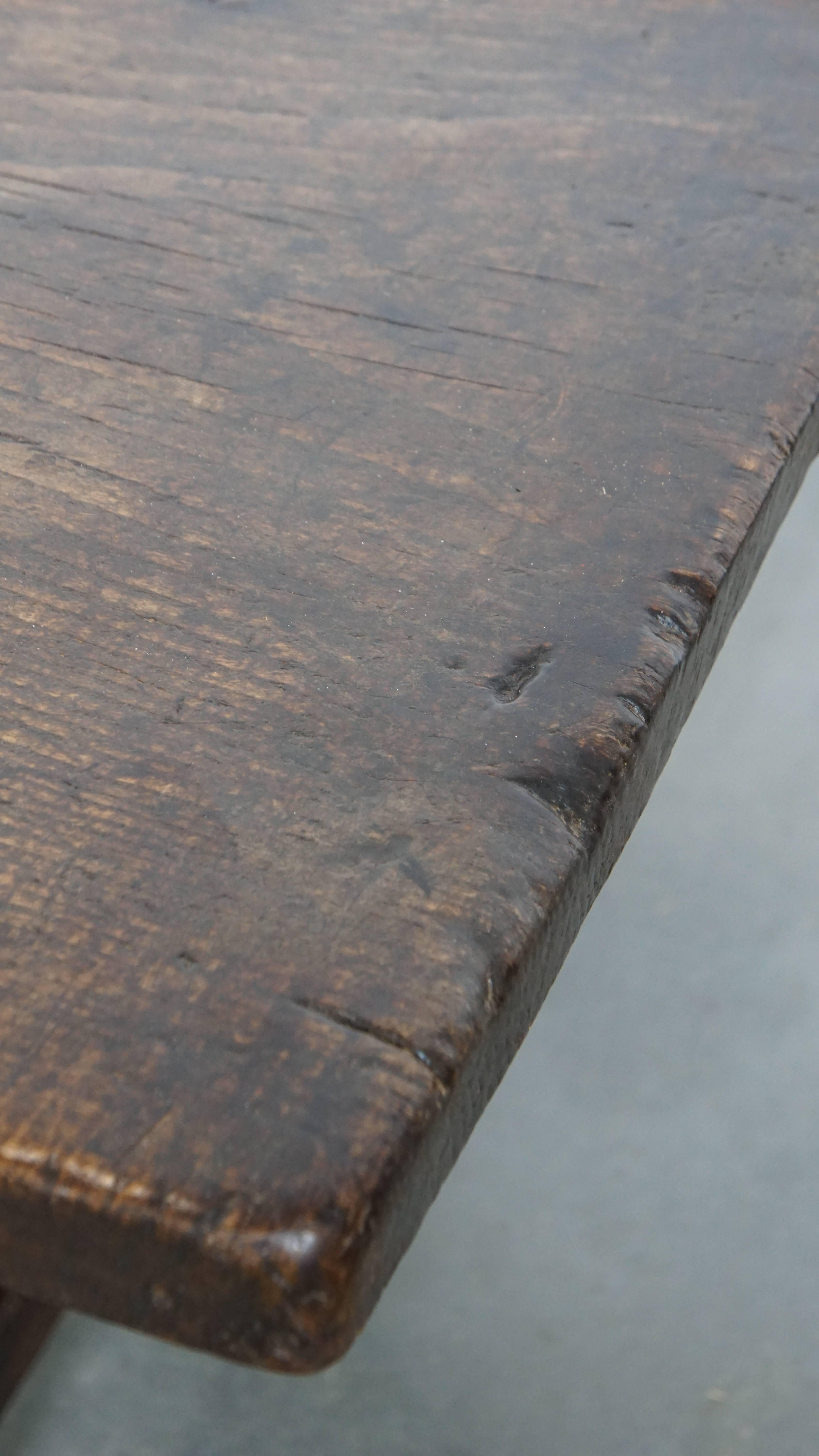 Antique Spanish Coffee Table from the 17th Century with Two Drawers For Sale 5