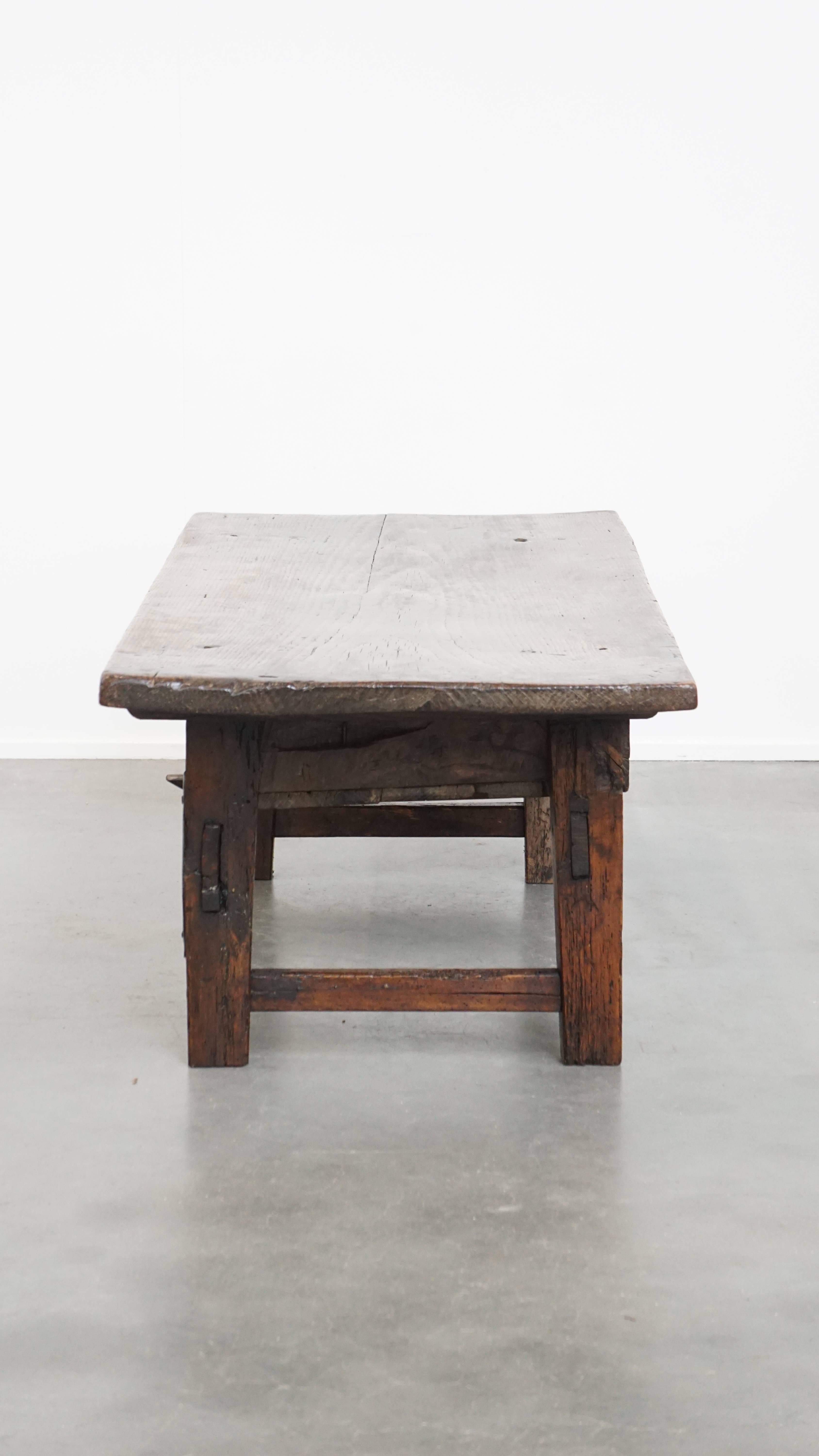 Antique Spanish Coffee Table from the 17th Century with Two Drawers In Fair Condition For Sale In Harderwijk, NL