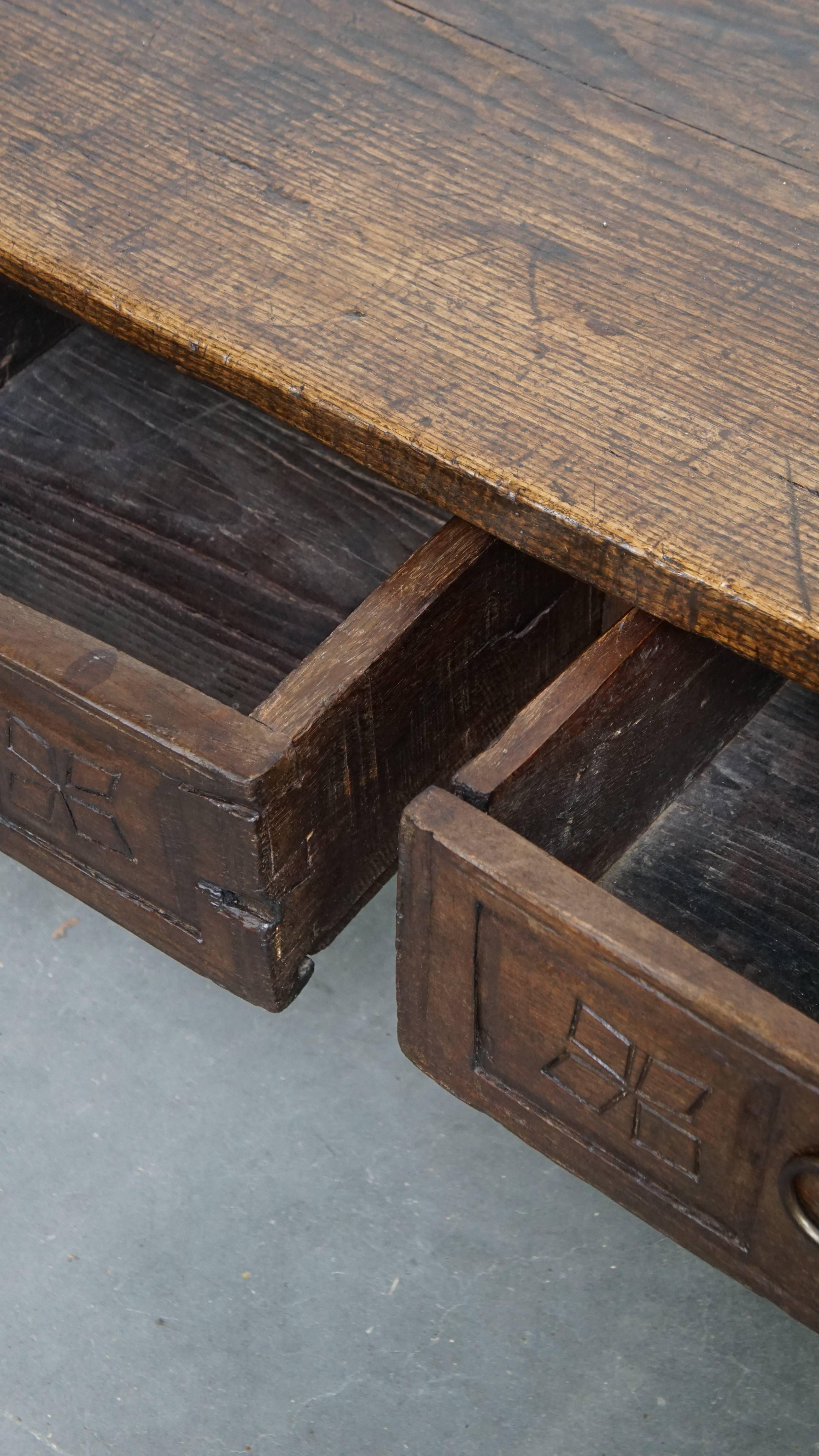 Antique Spanish Coffee Table from the 17th Century with Two Drawers For Sale 1