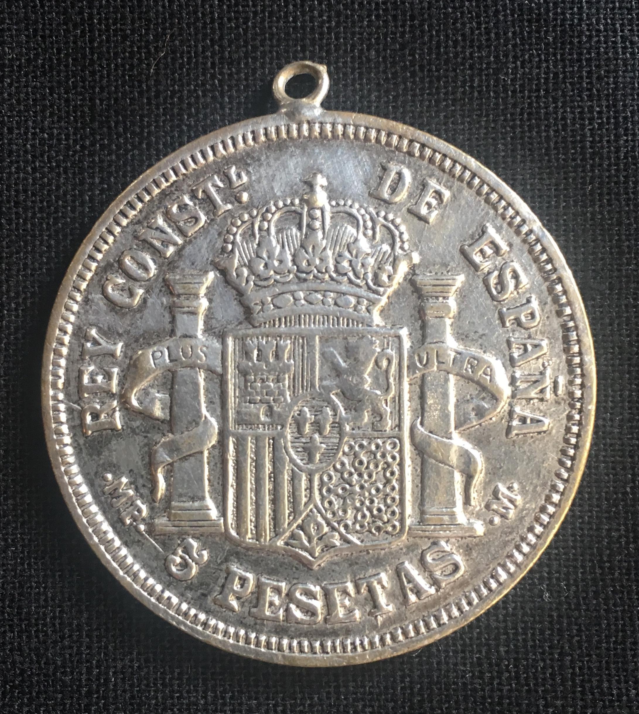Fine Spanish coin that was previously on a silver bracelet (sold separately).
Spain, Alphonse XII (1874-1885), 5 Peseta, 1882, 

Year: 1882
Metal: Silver.