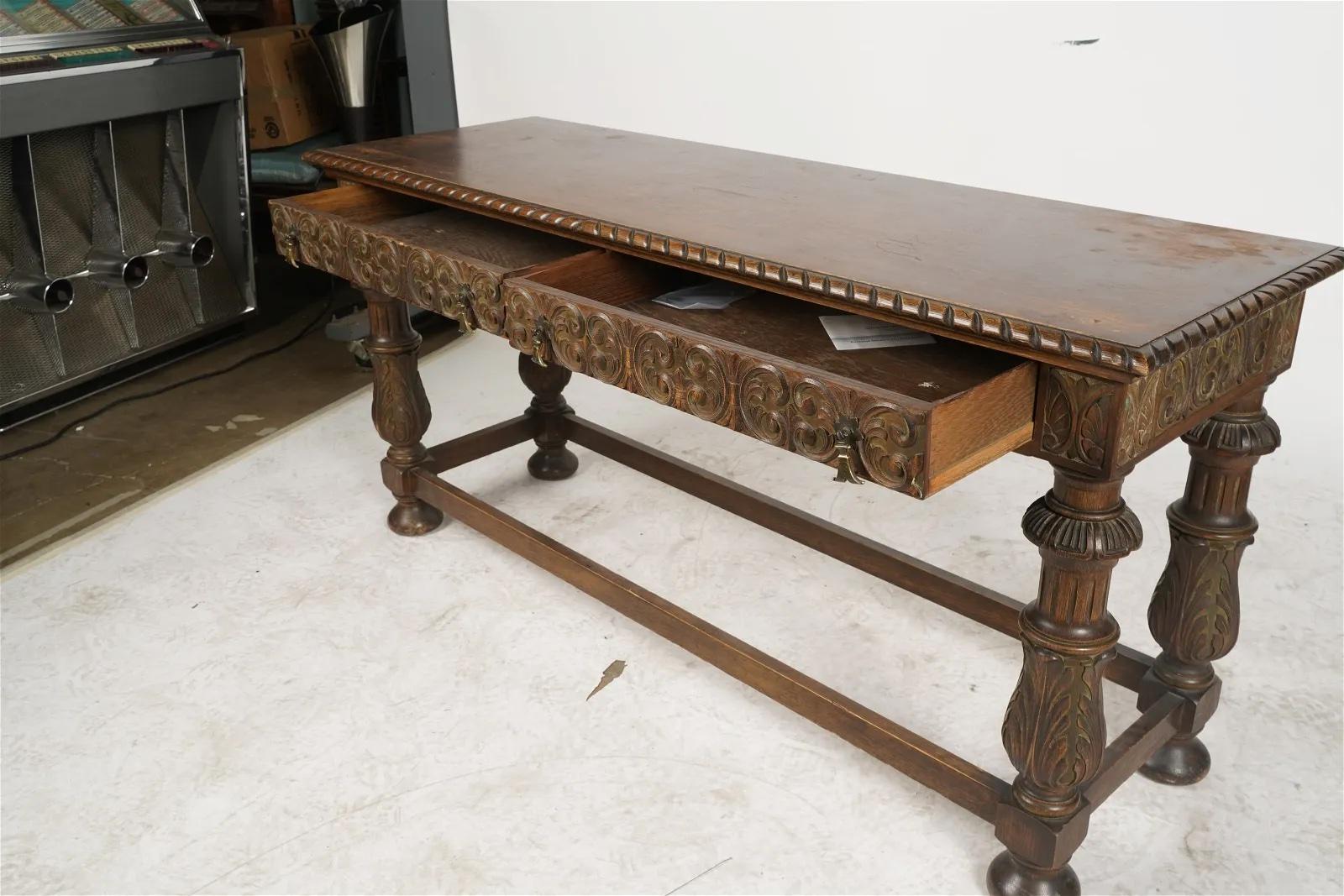 Antico tavolo da console in legno di Oak intagliato e policromo dei primi anni del XX secolo in vendita 4