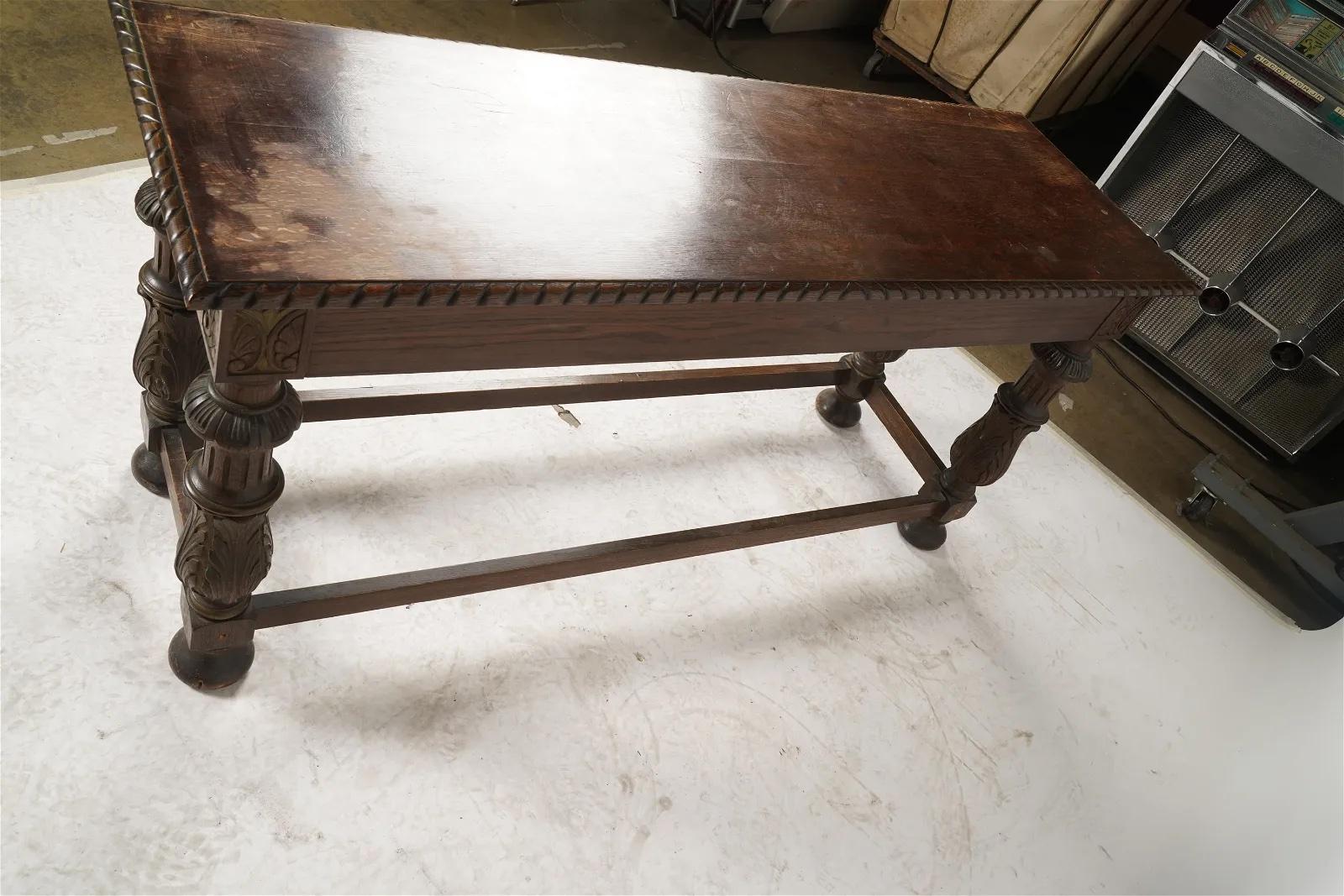 Antico tavolo da console in legno di Oak intagliato e policromo dei primi anni del XX secolo in vendita 5