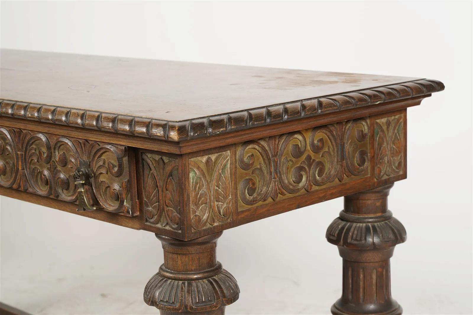 Coloniale spagnolo Antico tavolo da console in legno di Oak intagliato e policromo dei primi anni del XX secolo in vendita