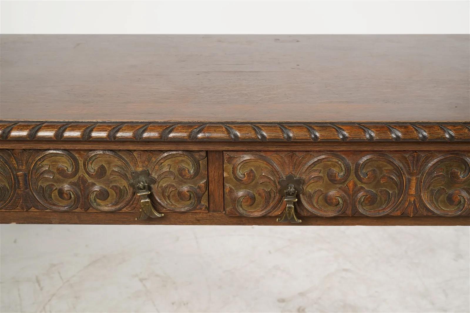 Antico tavolo da console in legno di Oak intagliato e policromo dei primi anni del XX secolo in vendita 1