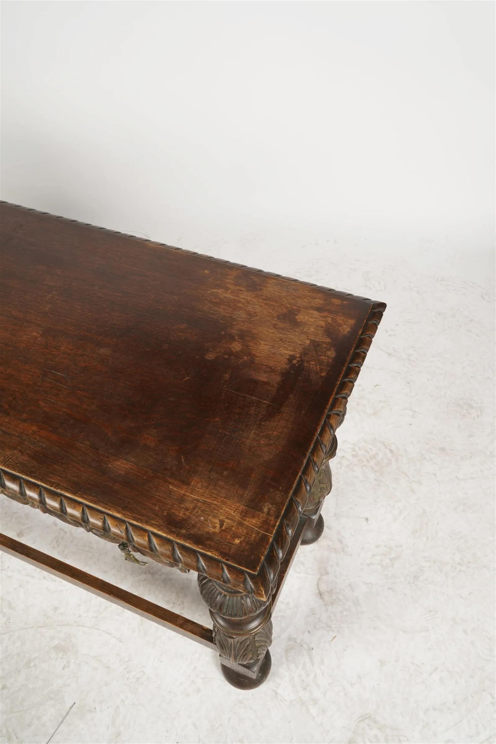 Antico tavolo da console in legno di Oak intagliato e policromo dei primi anni del XX secolo in vendita 2