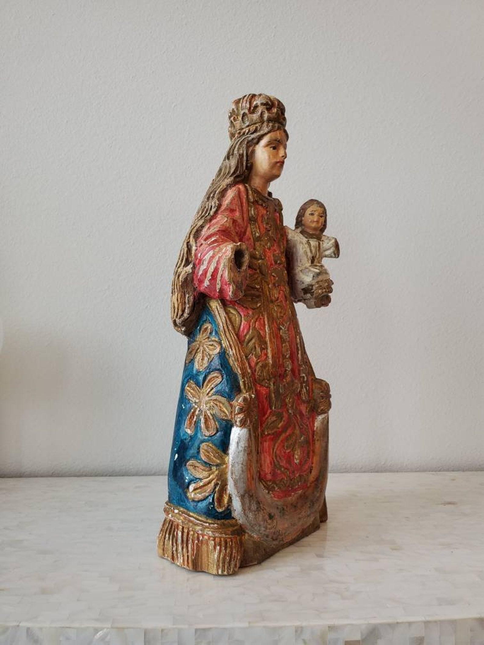 Antike religiöse spanische Santo-Altarfigur aus der spanischen Kolonialzeit (Handgeschnitzt) im Angebot