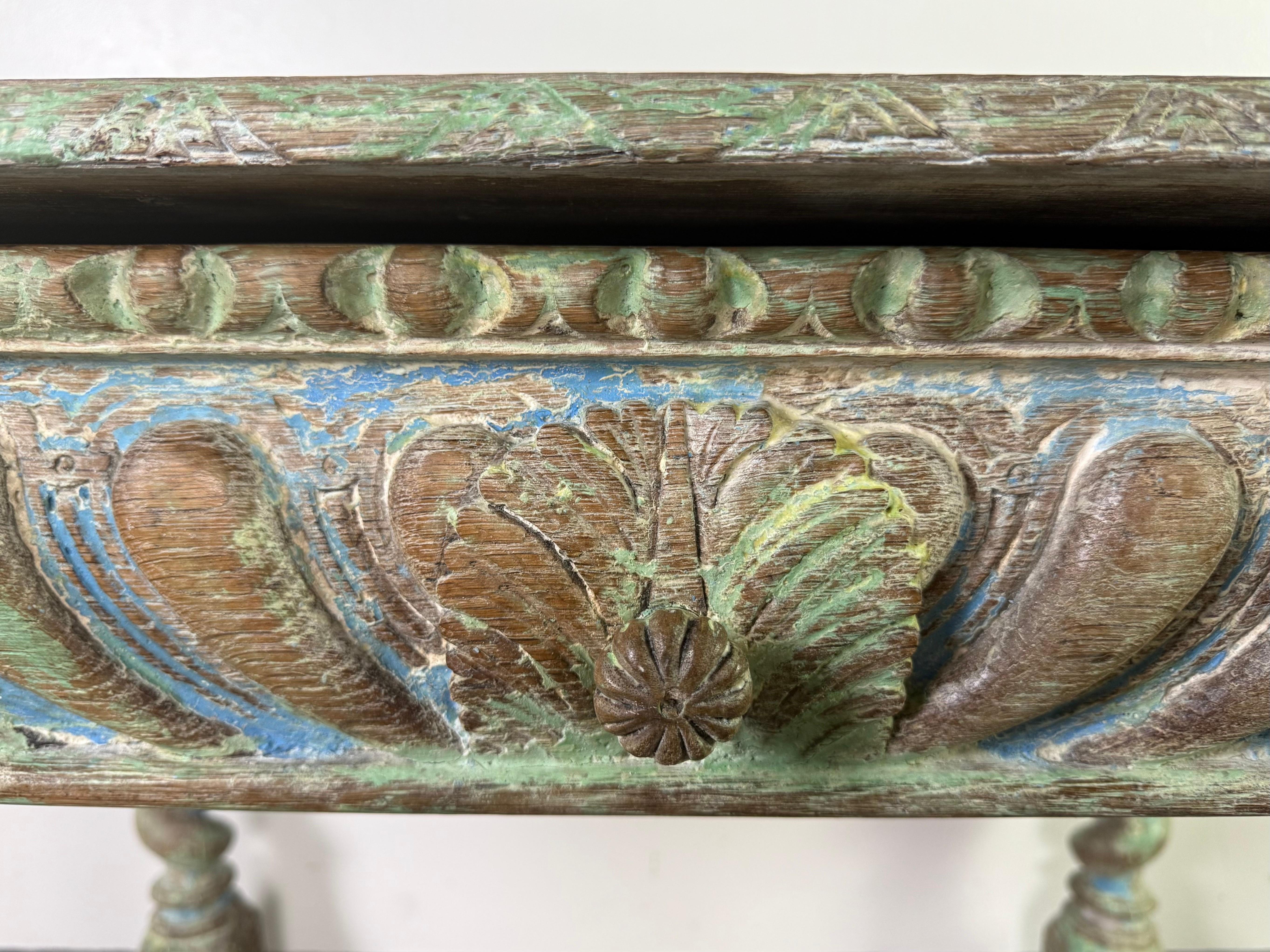 Antigua Mesa de Escribir Tallada de Estilo Colonial Español con Cajón en venta 7