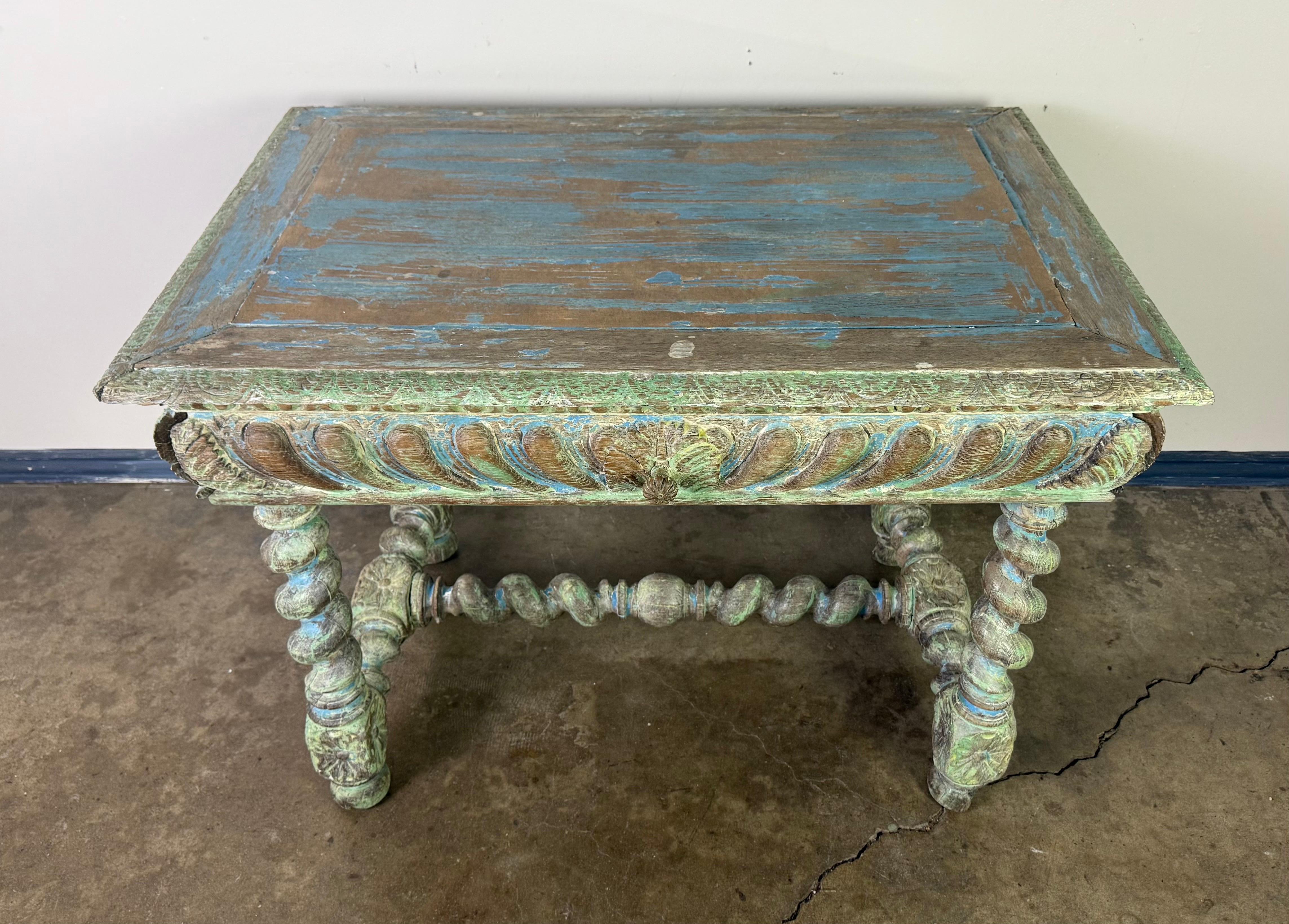 Antigua Mesa de Escribir Tallada de Estilo Colonial Español con Cajón Colonial español en venta