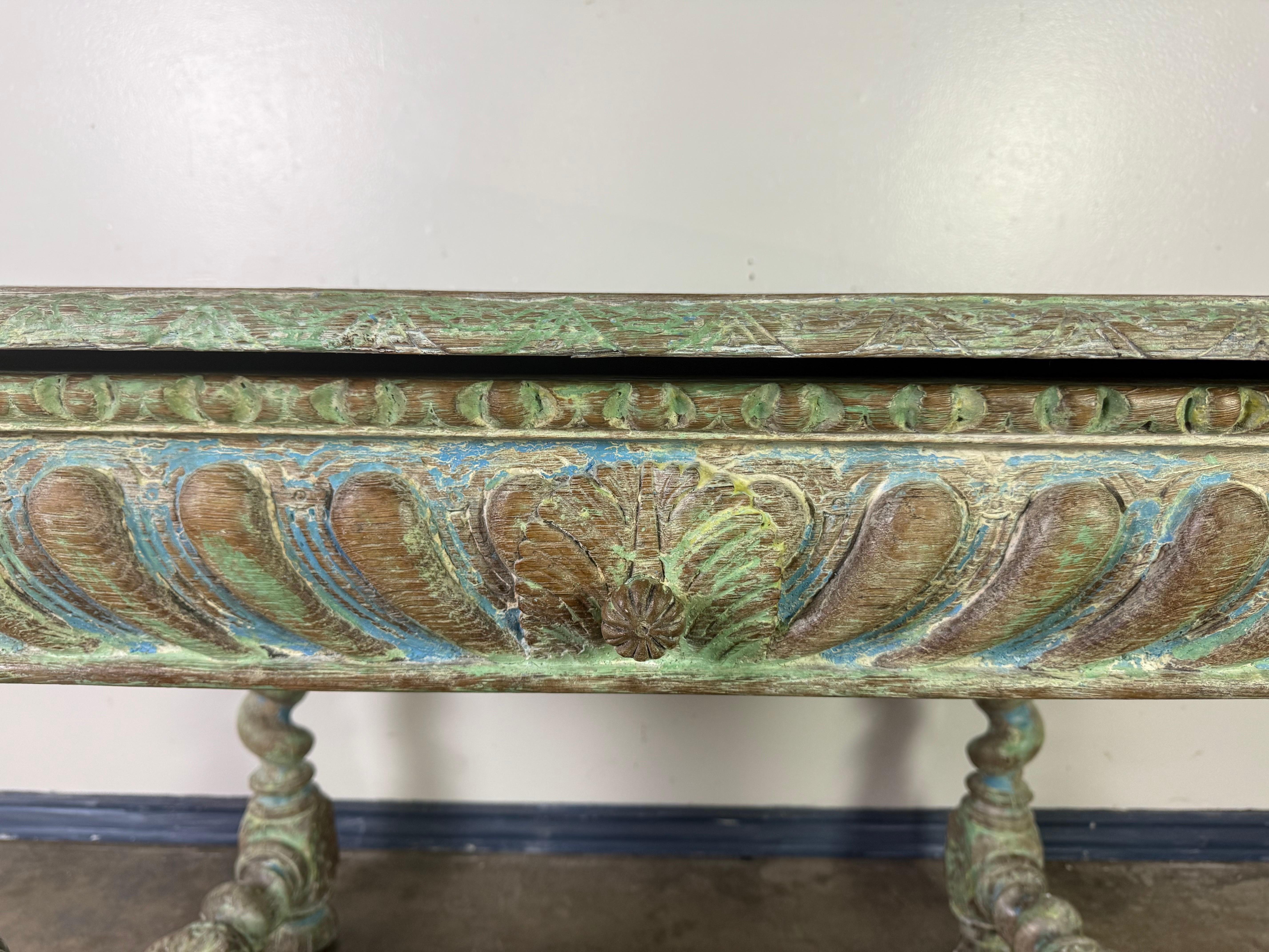 Antigua Mesa de Escribir Tallada de Estilo Colonial Español con Cajón Madera en venta