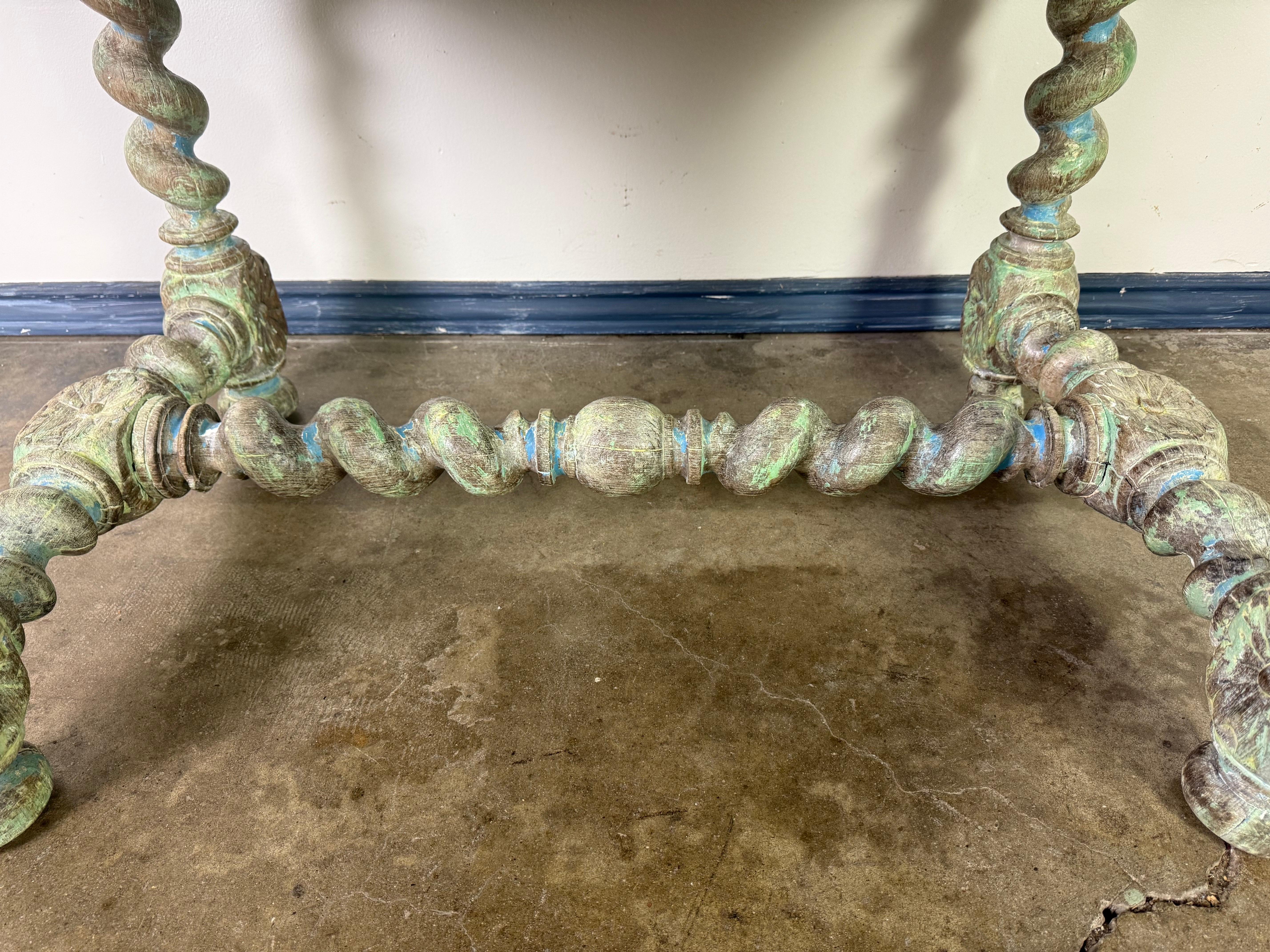 Antigua Mesa de Escribir Tallada de Estilo Colonial Español con Cajón en venta 1