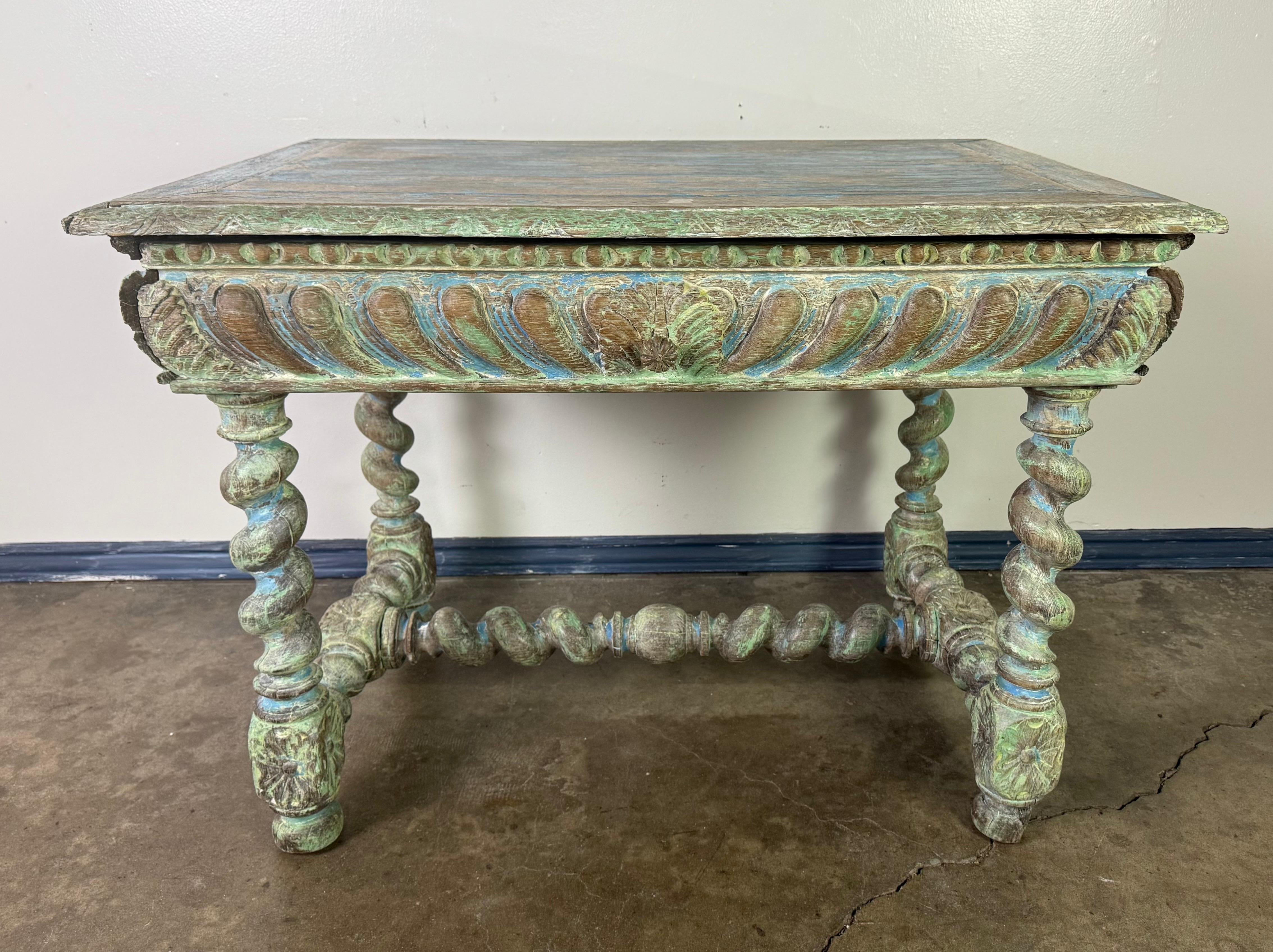 Antigua Mesa de Escribir Tallada de Estilo Colonial Español con Cajón en venta