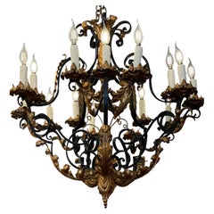 Antiguo candelabro de hierro forjado dorado y negro de estilo colonial español, Siglo XIX
