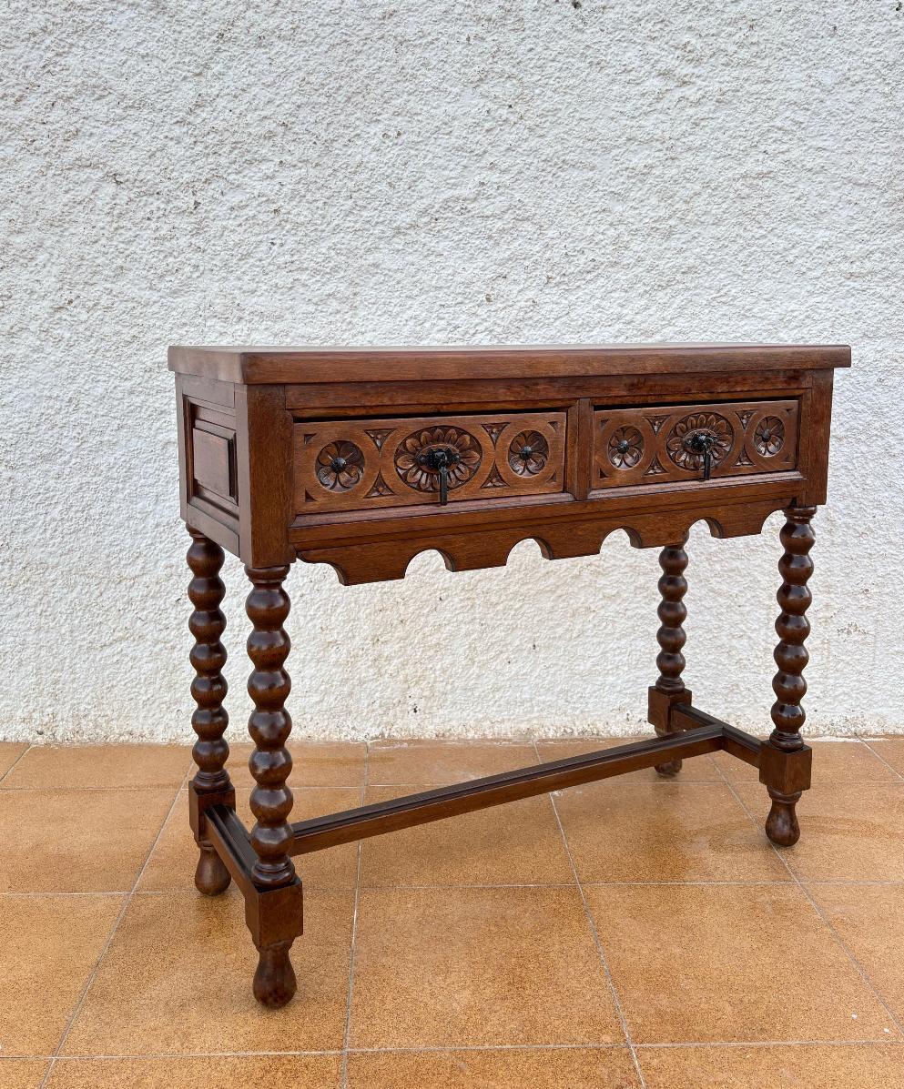 18th Century Antique Spanish Console Table in Carved Walnut, 1890 For Sale