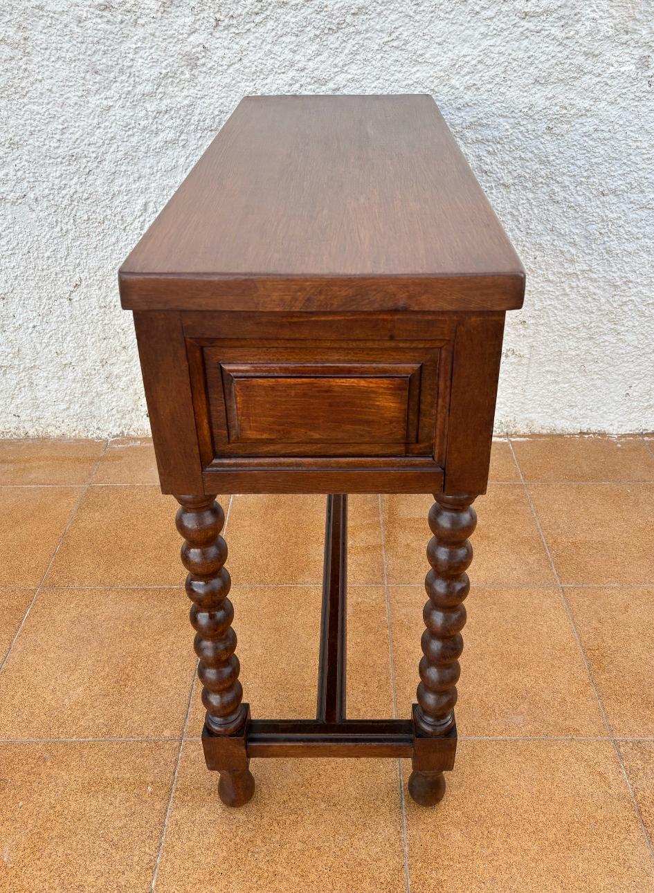 Antique Spanish Console Table in Carved Walnut, 1890 For Sale 3