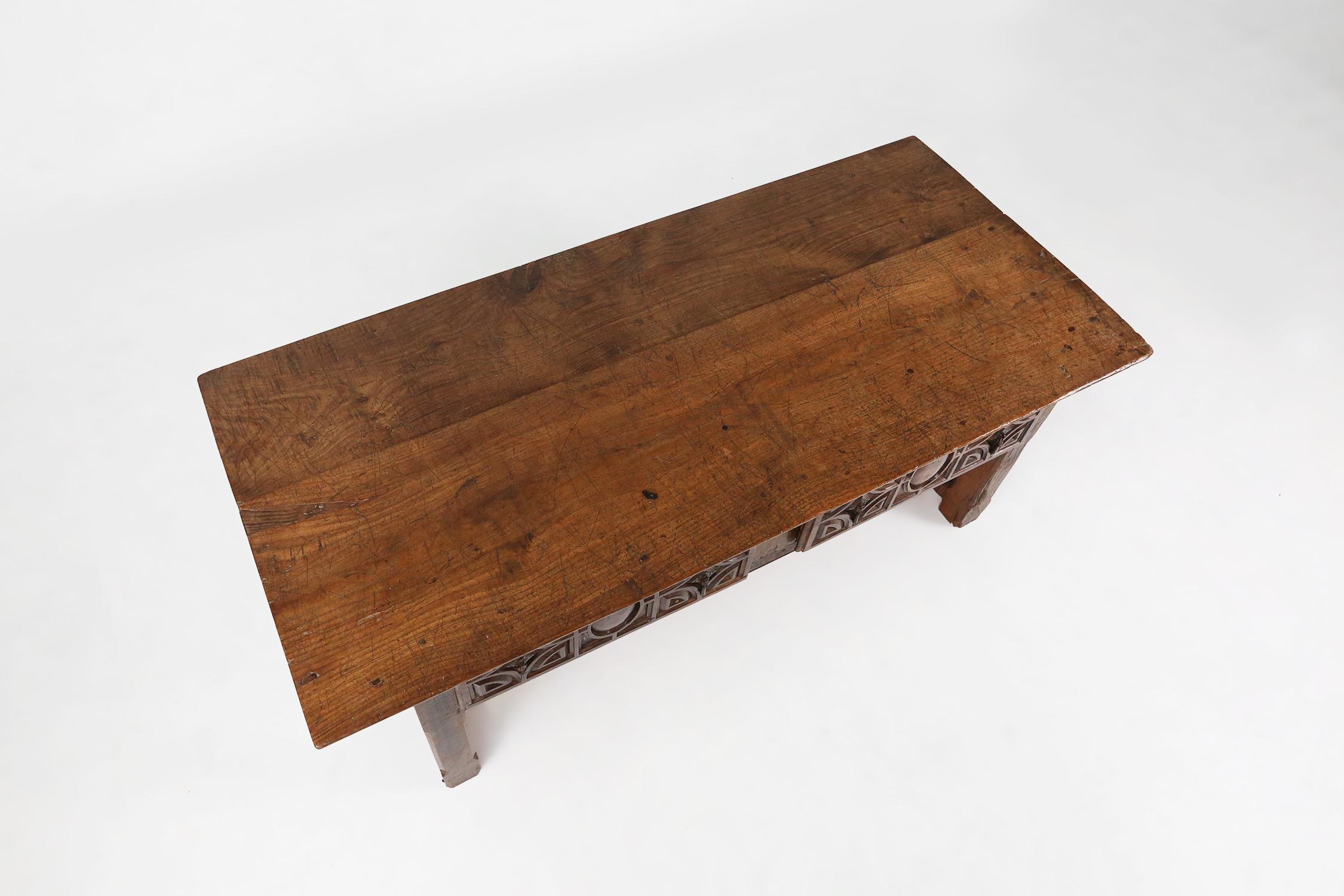 Antique Spanish console table in oak wood, with 2 large drawers from the 18th ce For Sale 4