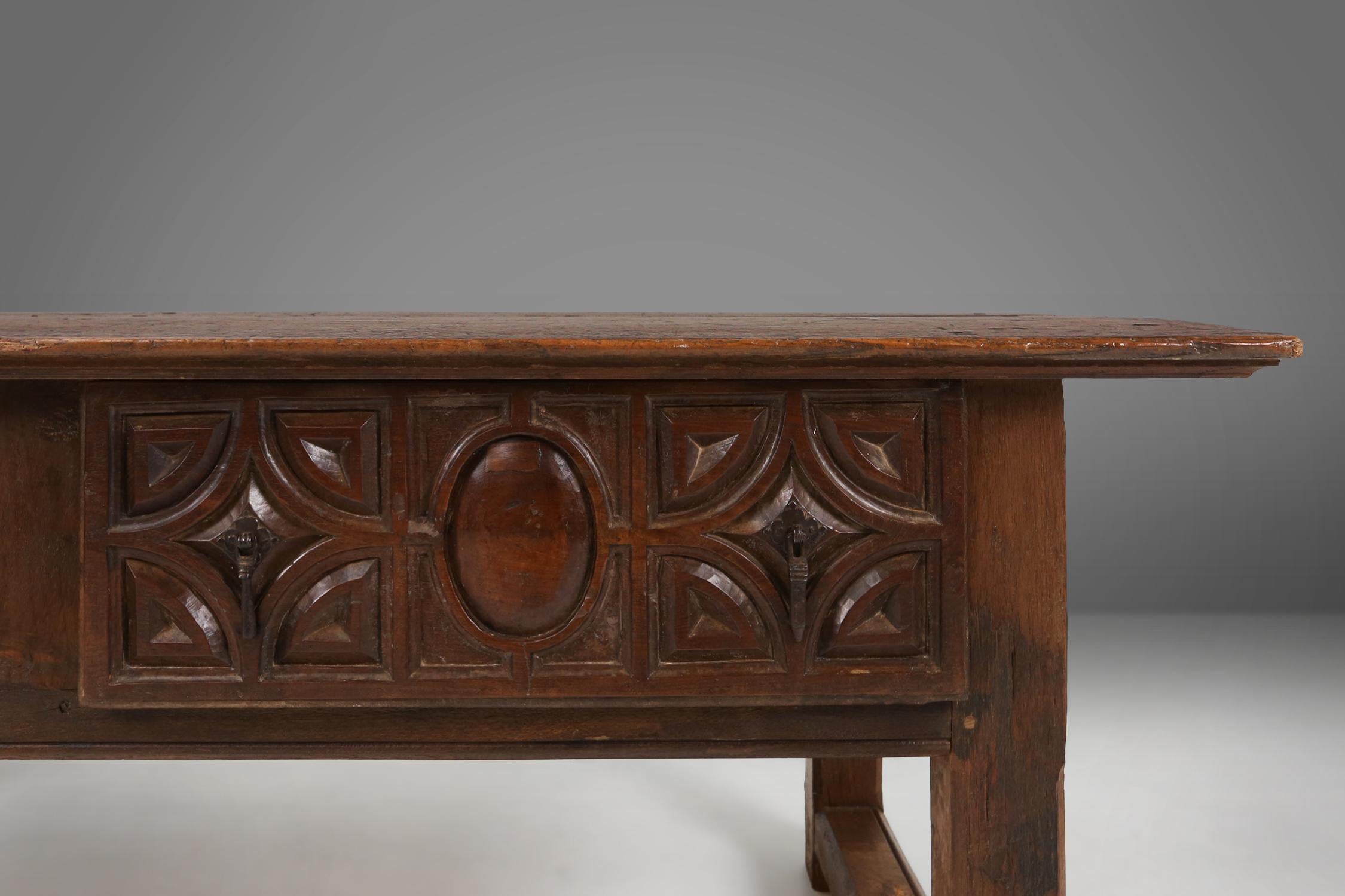 Antique Spanish console table in oak wood, with 2 large drawers from the 18th ce For Sale 6