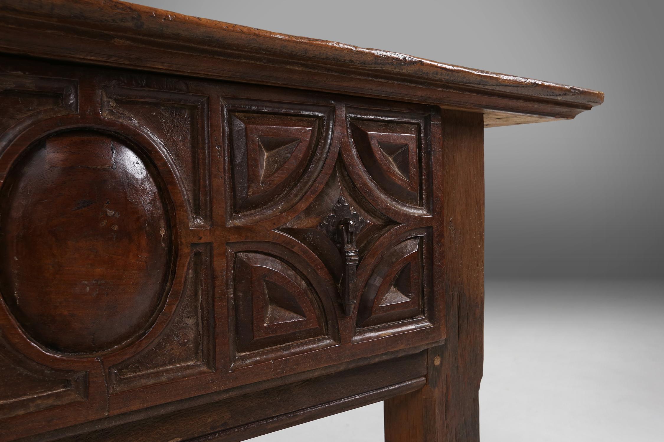 Antique Spanish console table in oak wood, with 2 large drawers from the 18th ce For Sale 7