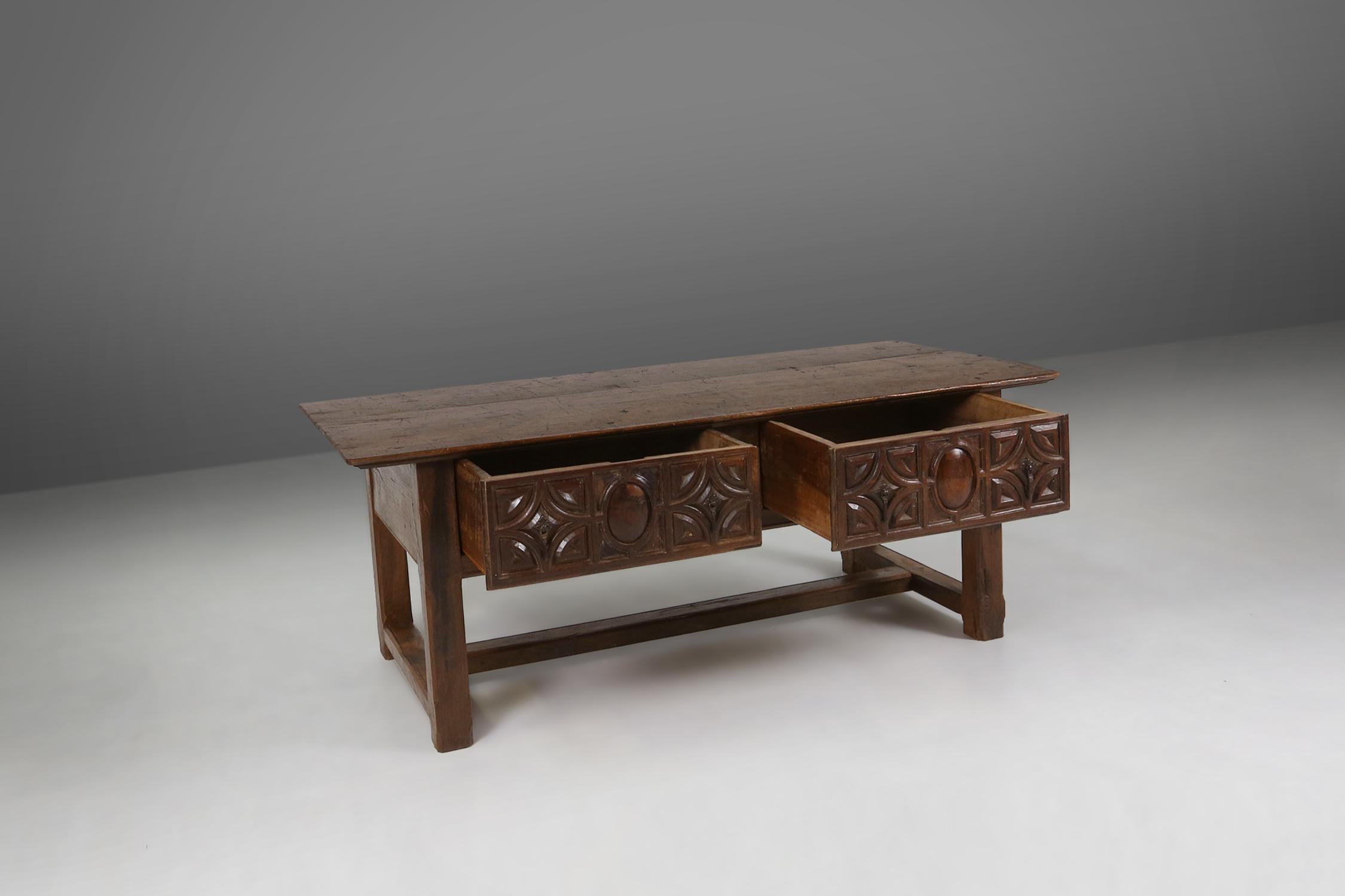 Antique Spanish console table in oak wood, with 2 large drawers from the 18th ce In Good Condition For Sale In Meulebeke, BE