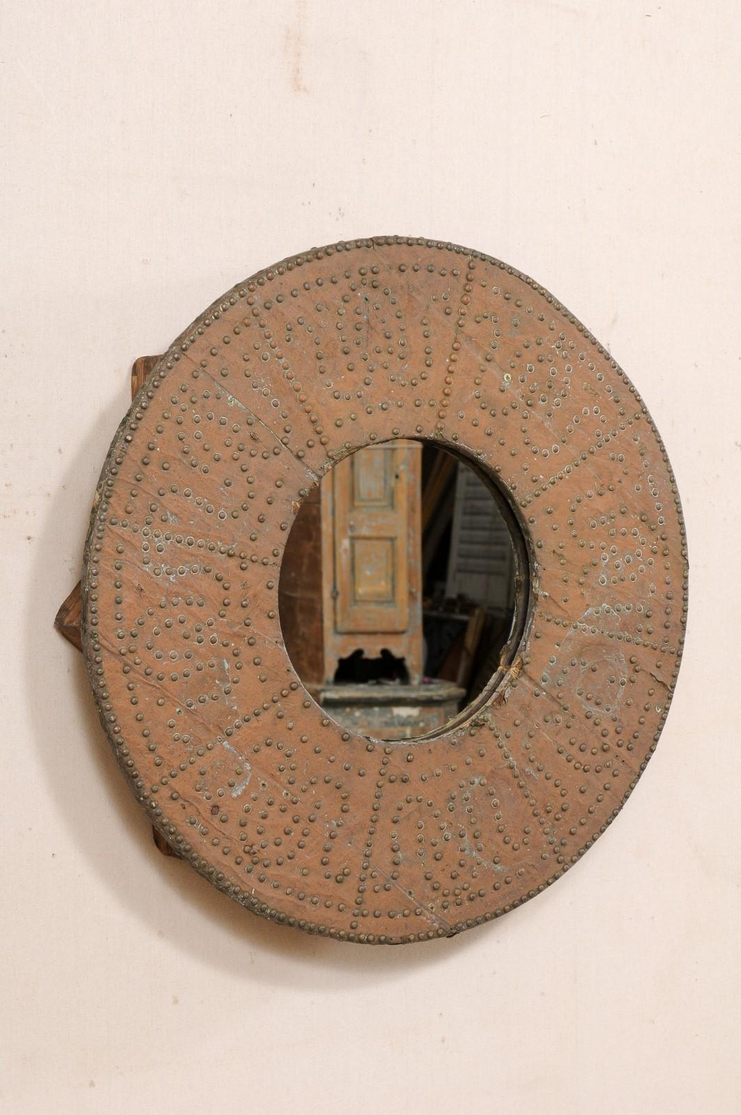 20ième siècle Miroir rond espagnol ancien à brasero en cuivre en vente