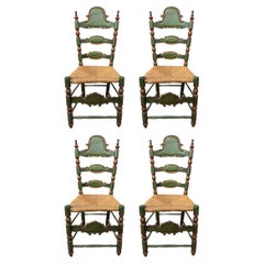 Silla española antigua con respaldo de escalera