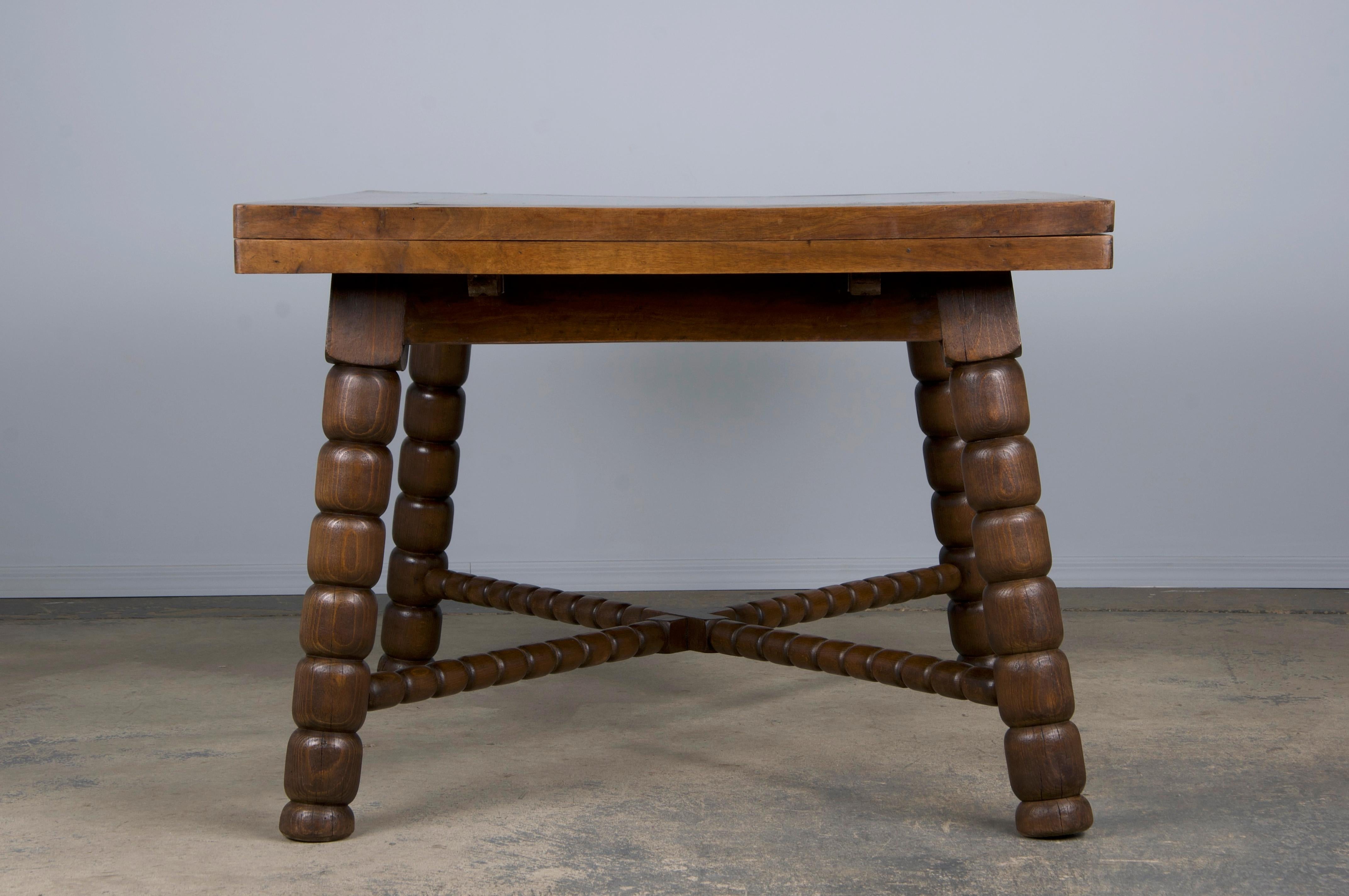 Ancienne table de salle à manger espagnole à rallonge en bois mixte en vente 2