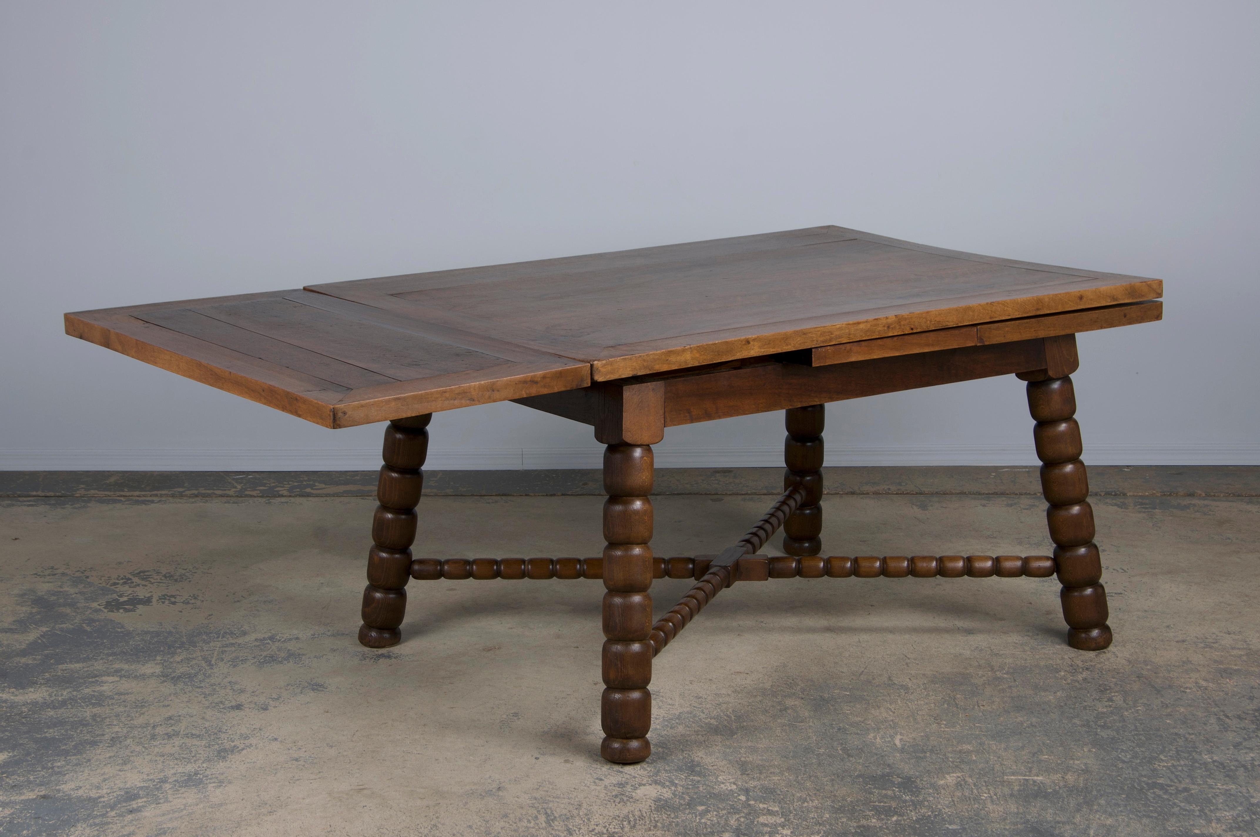 Ancienne table de salle à manger espagnole à rallonge en bois mixte en vente 4
