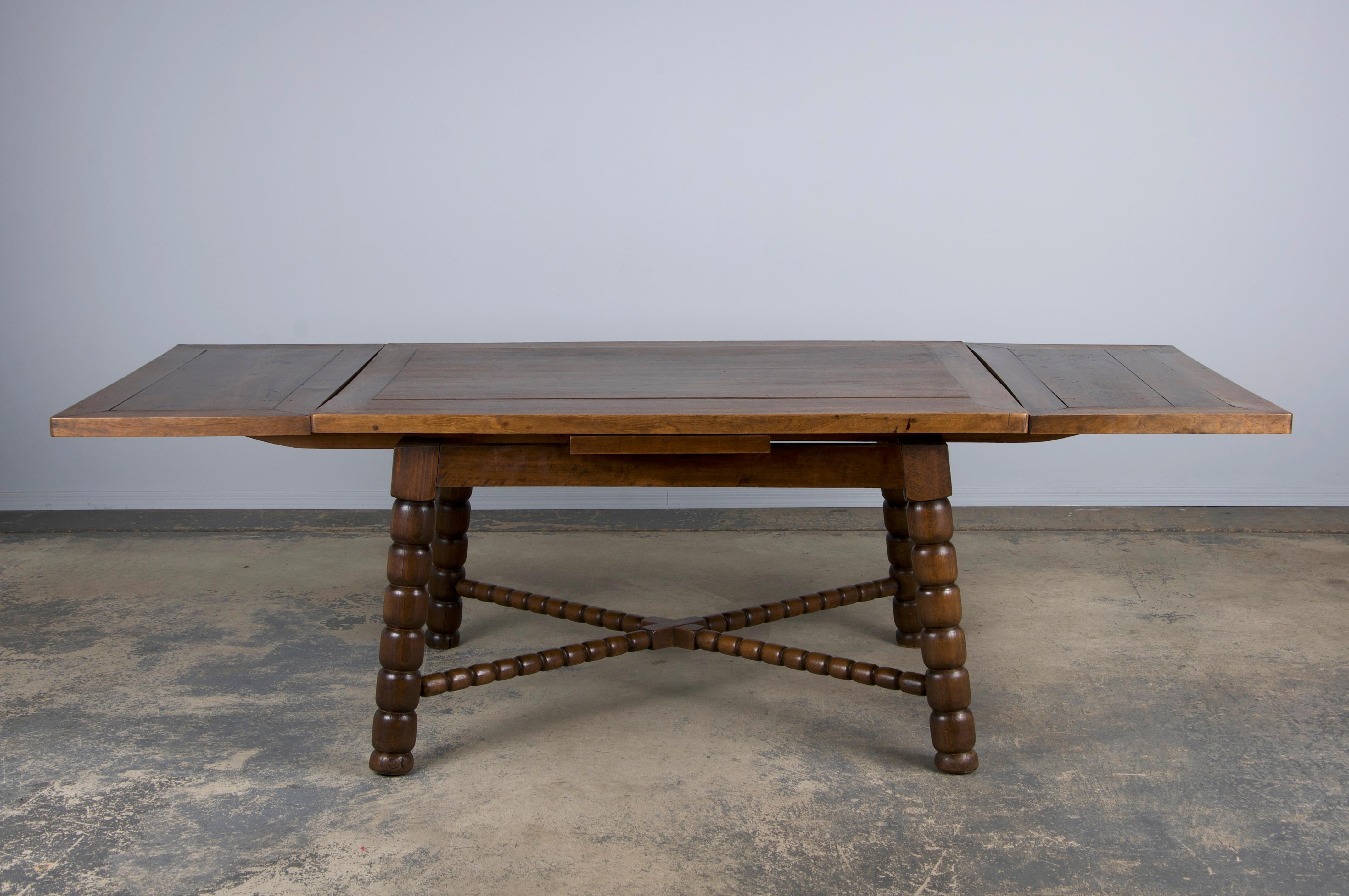 Ancienne table de salle à manger espagnole à rallonge en bois mixte en vente 6