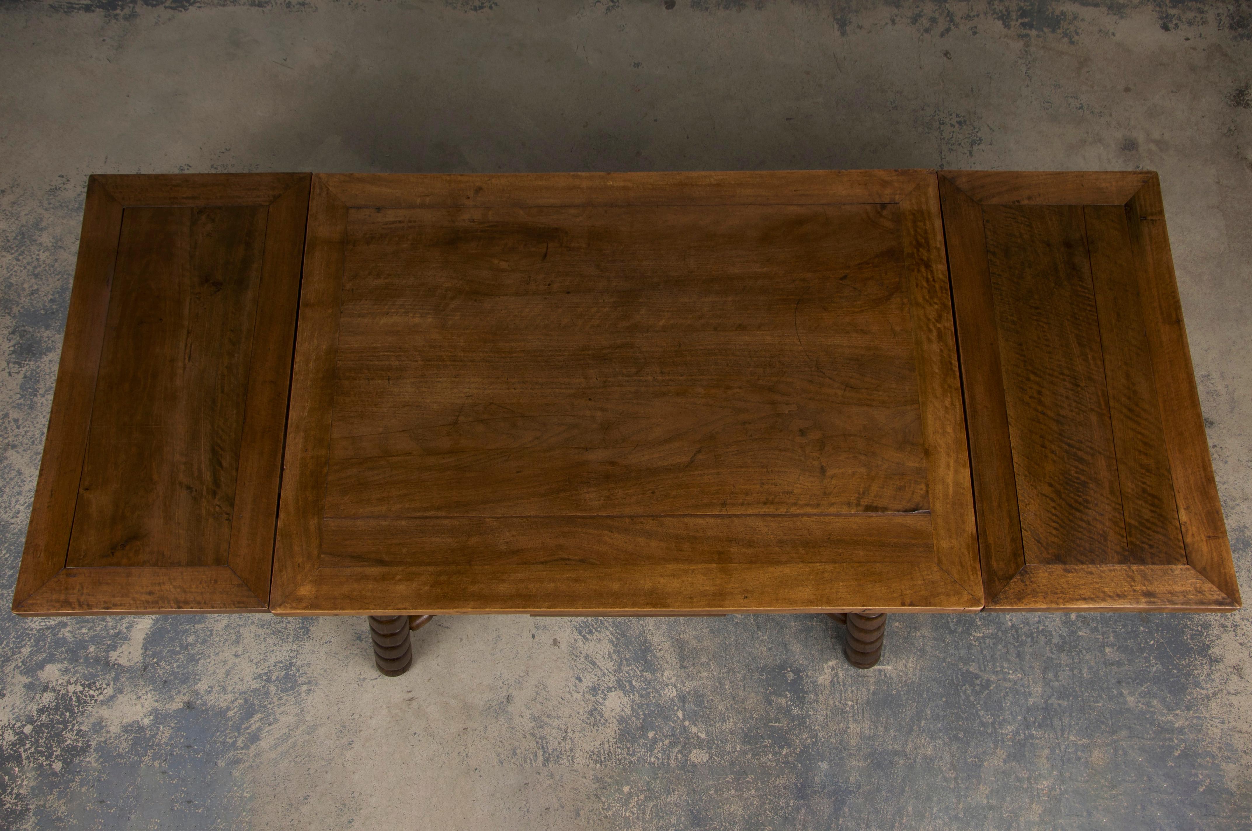Ancienne table de salle à manger espagnole à rallonge en bois mixte en vente 7