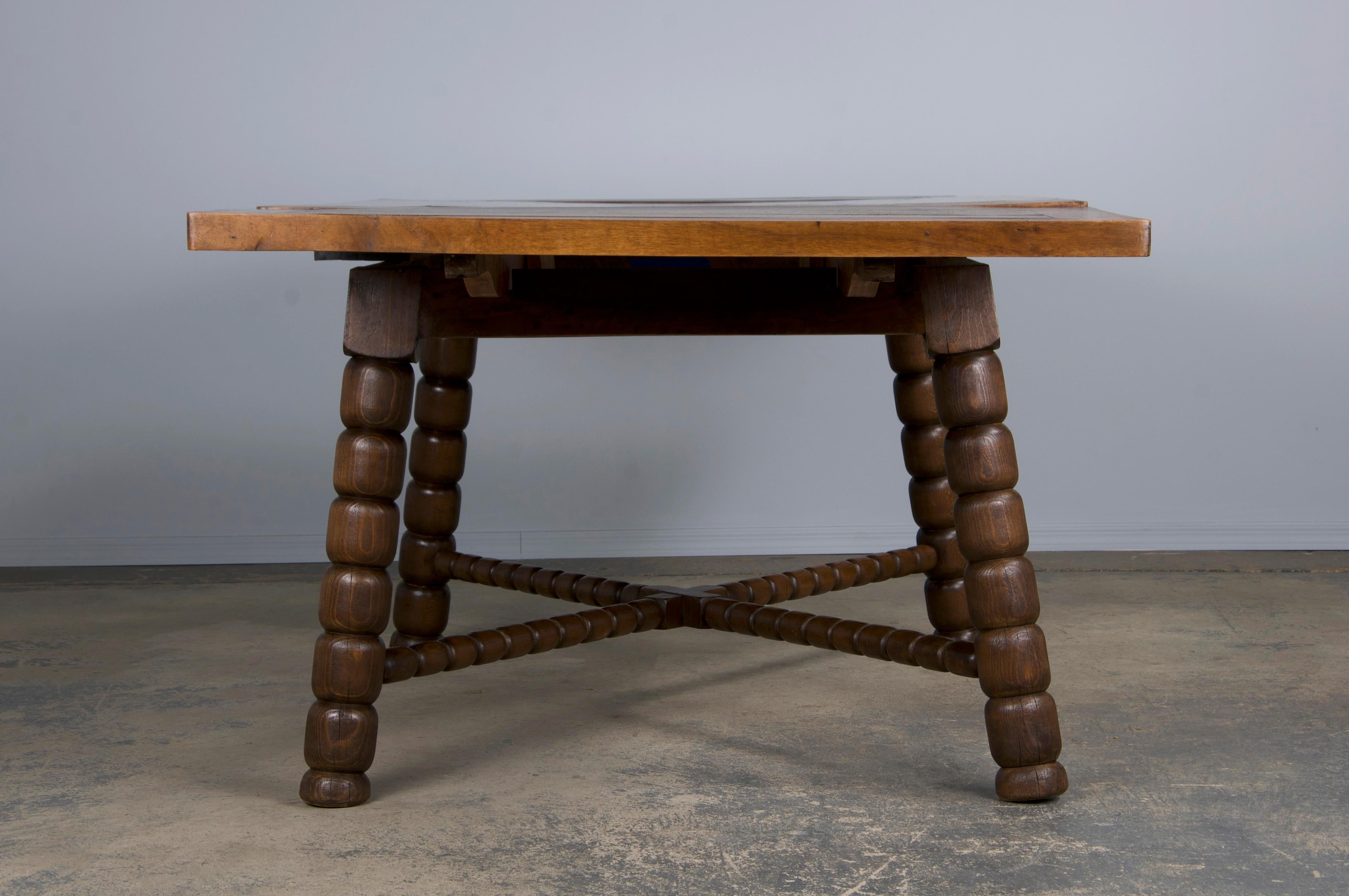 Ancienne table de salle à manger espagnole à rallonge en bois mixte en vente 10