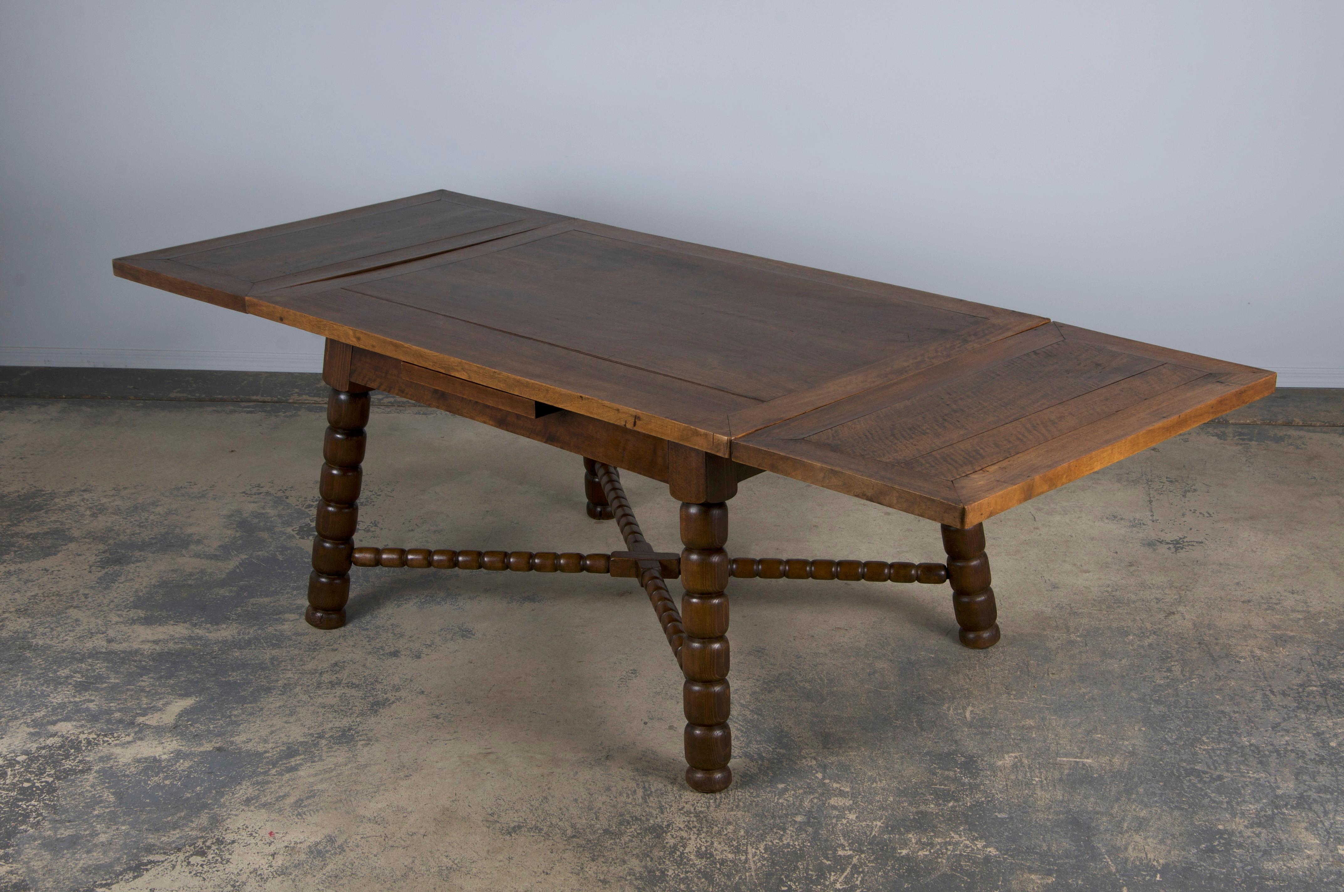 Ancienne table de salle à manger espagnole à rallonge en bois mixte en vente 12