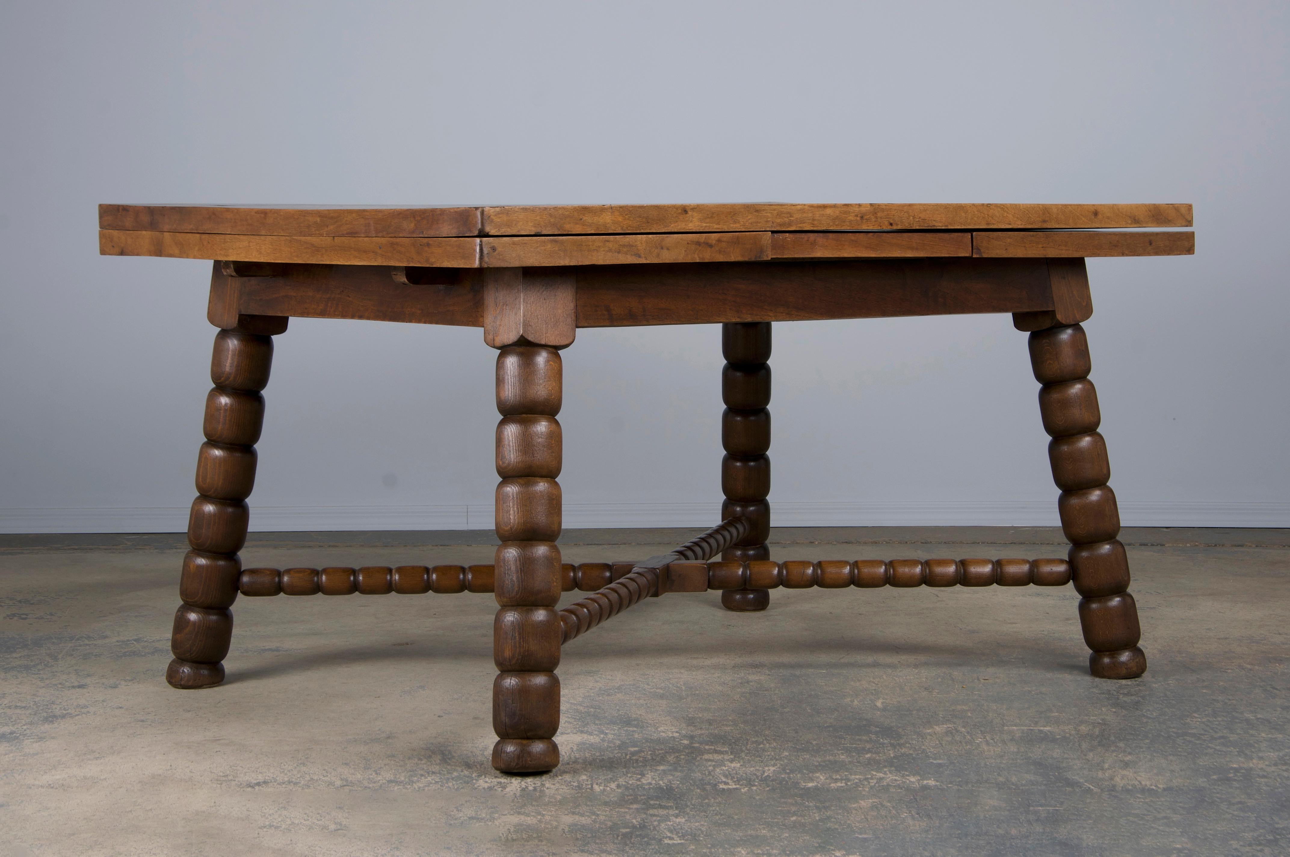 Ancienne table de salle à manger espagnole à rallonge en bois mixte Bon état - En vente à Astoria, NY