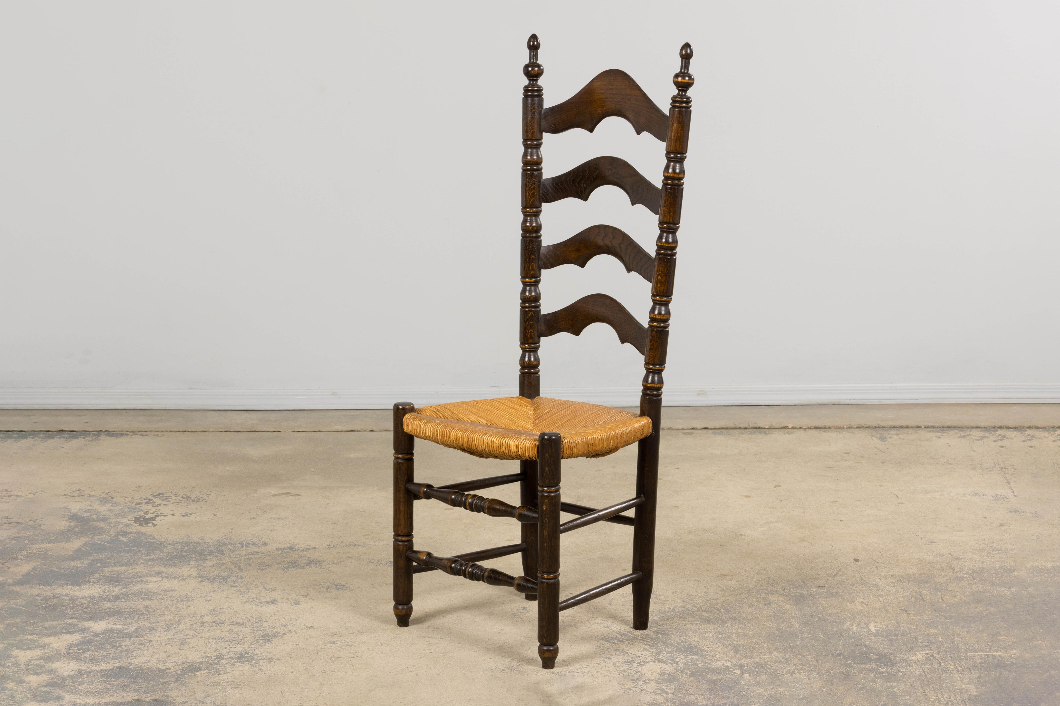 Sedie da pranzo antiche in quercia spagnola con schienale a scaletta - Set di 10 sedie in vendita 1