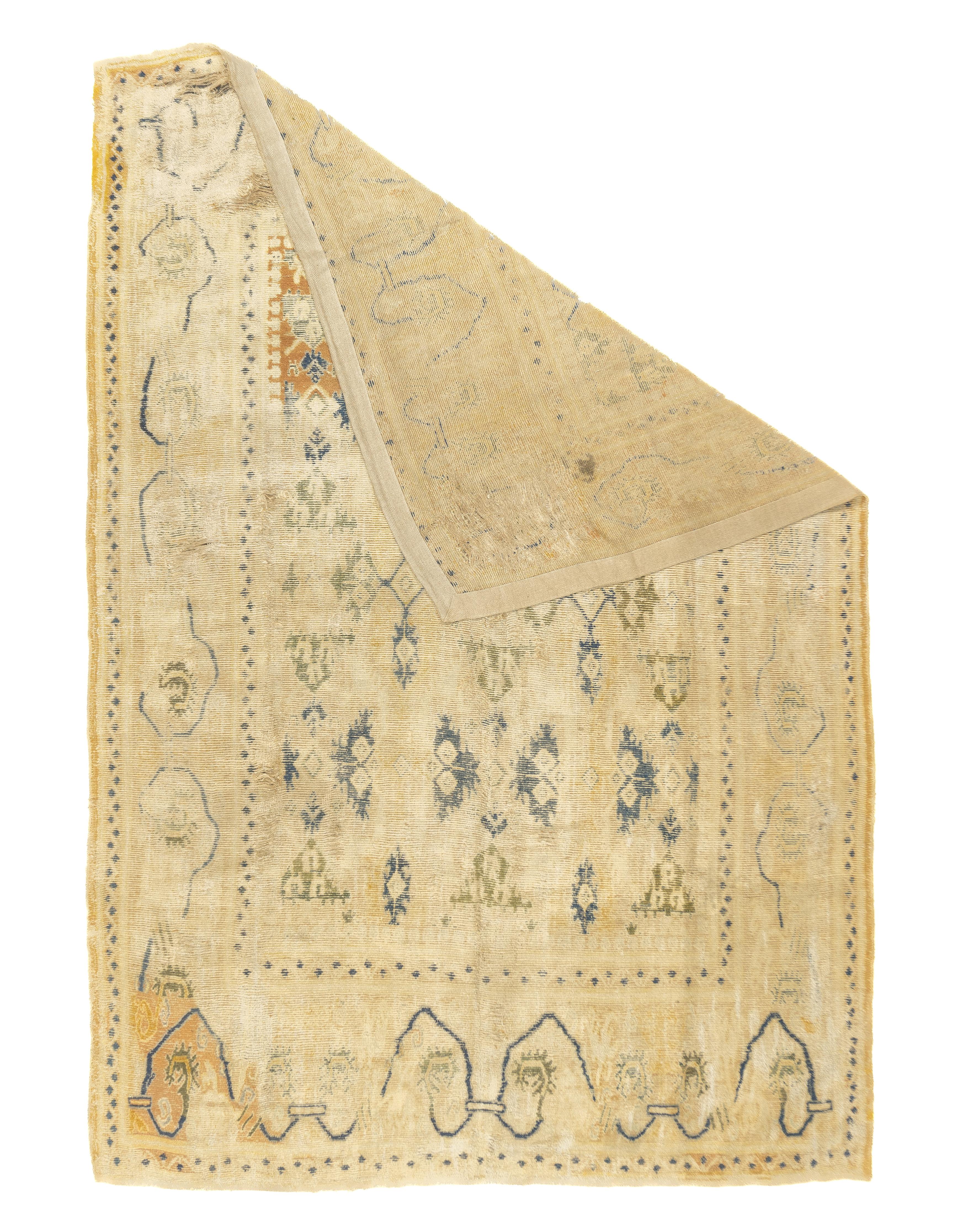 Tapis Cuenca espagnol ancien 6'9'' x 9'9''.