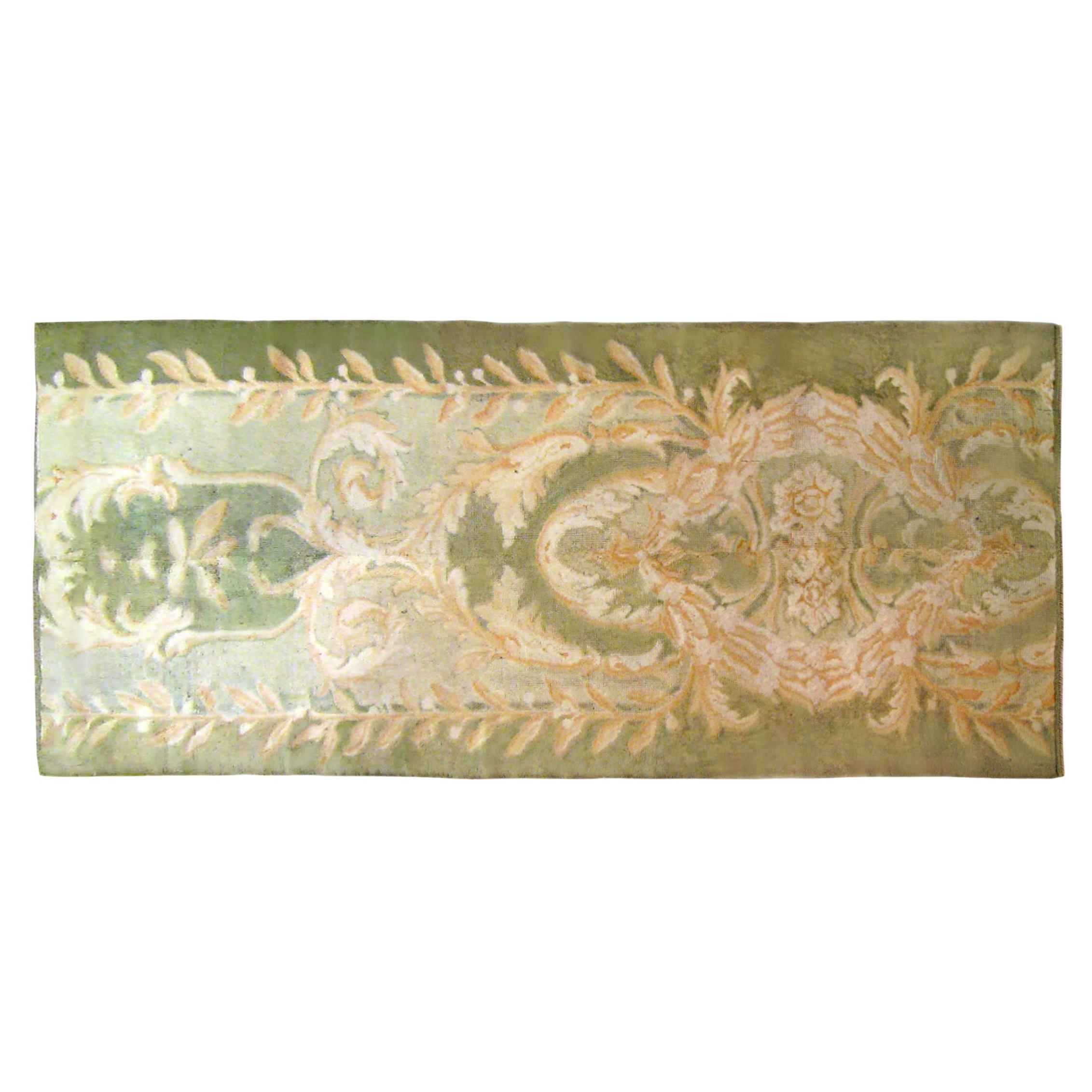 Antiker spanischer dekorativer orientalischer Savonnerie-Teppich in Galeriegröße 