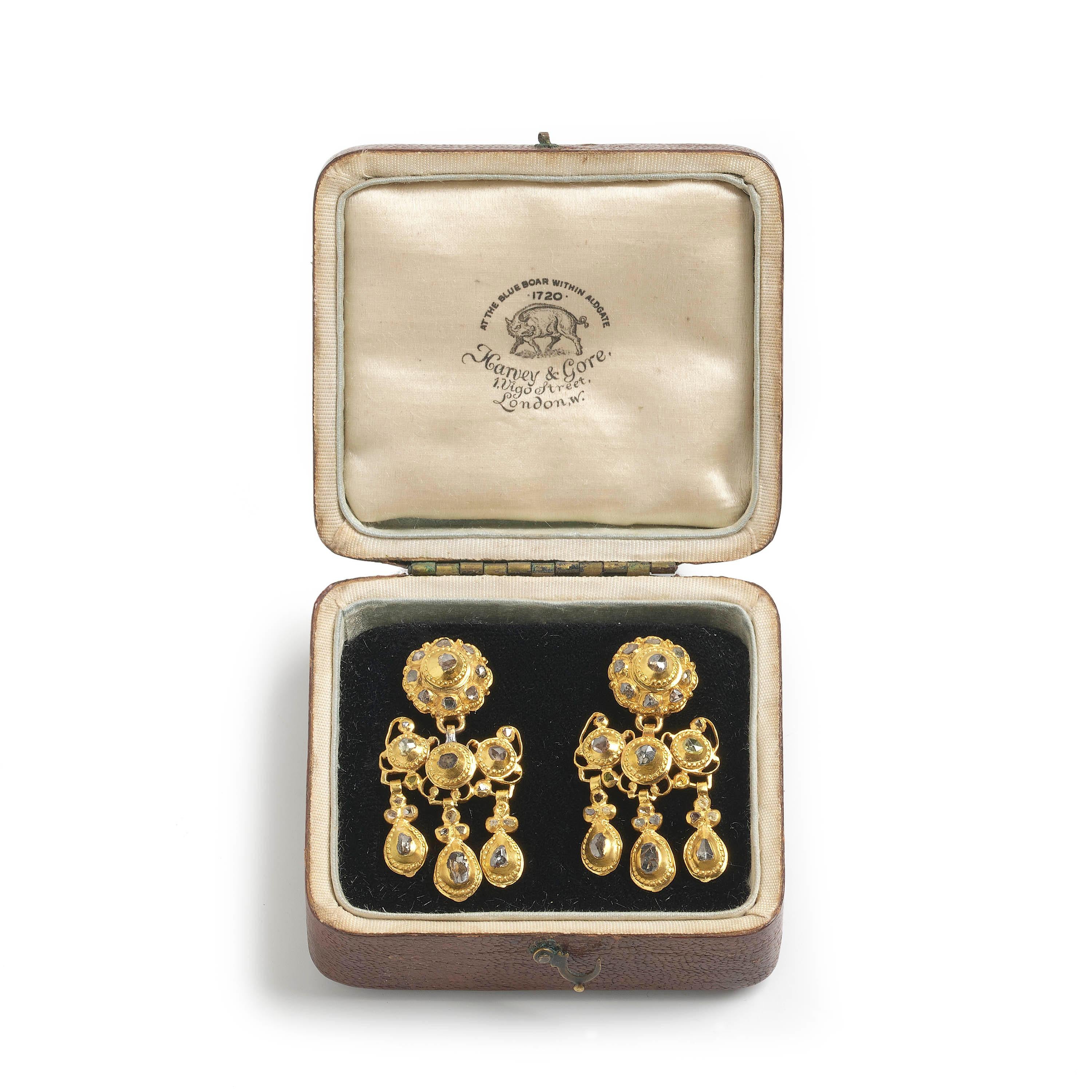 Taille rose Boucles d'oreilles Girandole espagnoles anciennes en or et diamants, vers 1780 en vente