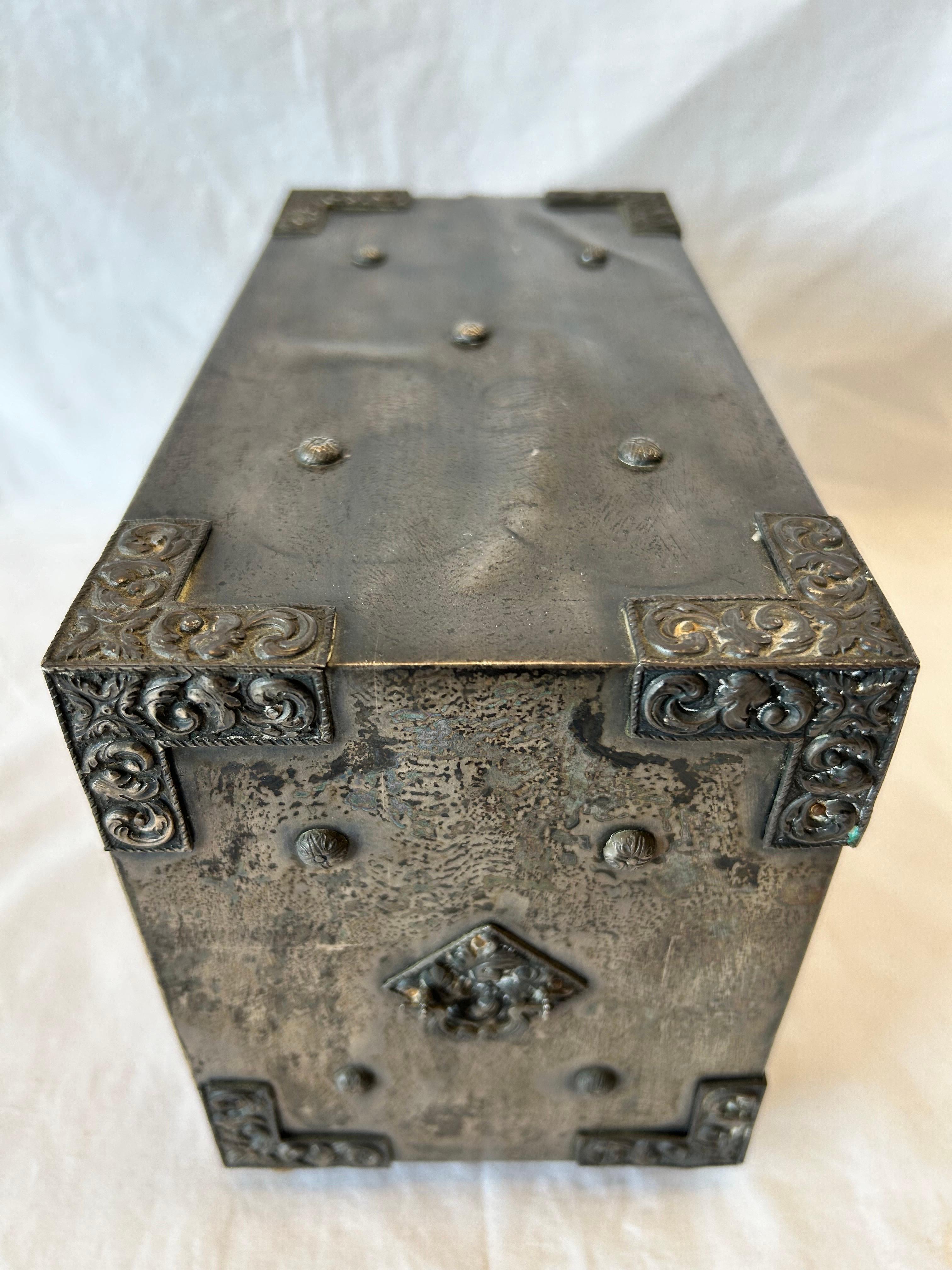 Antique Spanish Embossed Silver Baroque Style Six Drawer Casket Siege of Toledo For Sale 10