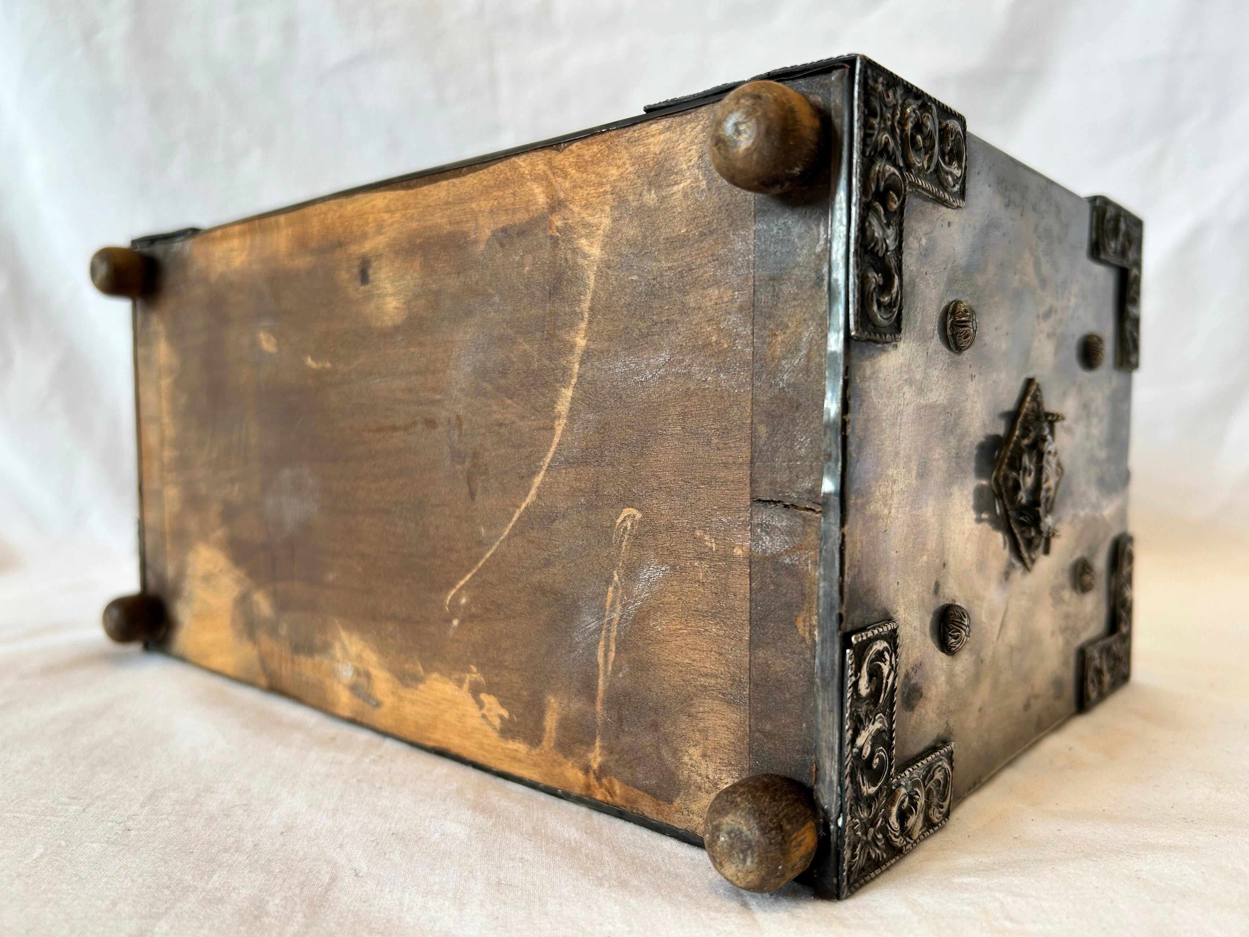 Antique Spanish Embossed Silver Baroque Style Six Drawer Casket Siege of Toledo For Sale 15