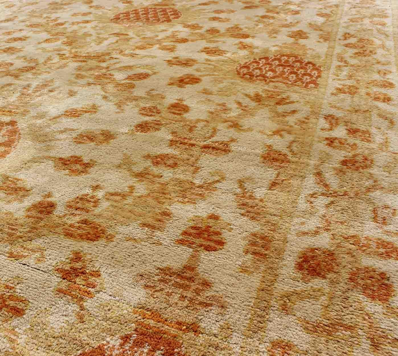 Antique Spanish European Carpet with Pineapple Design in Gold, Cream & Tangerine In Excellent Condition For Sale In Atlanta, GA