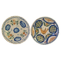 Antico set di piatti in maiolica spagnola, dipinti a mano, Catalogna, Circa 1900