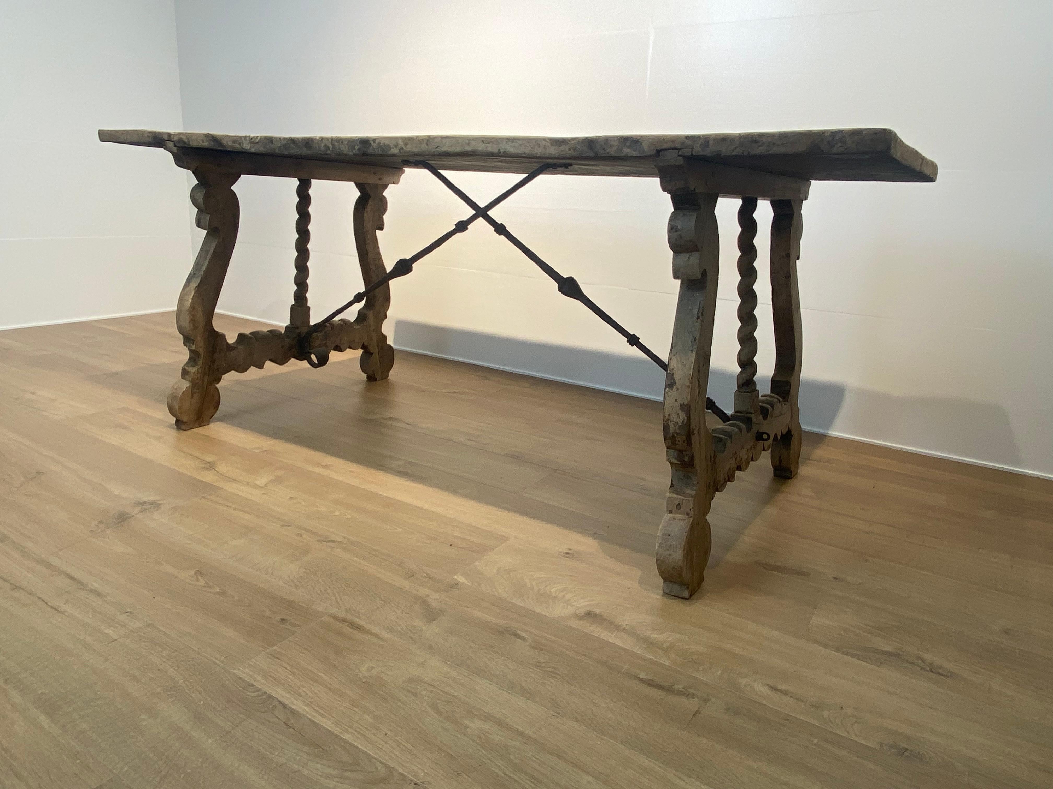 Patiné Table de ferme espagnole ancienne en vente