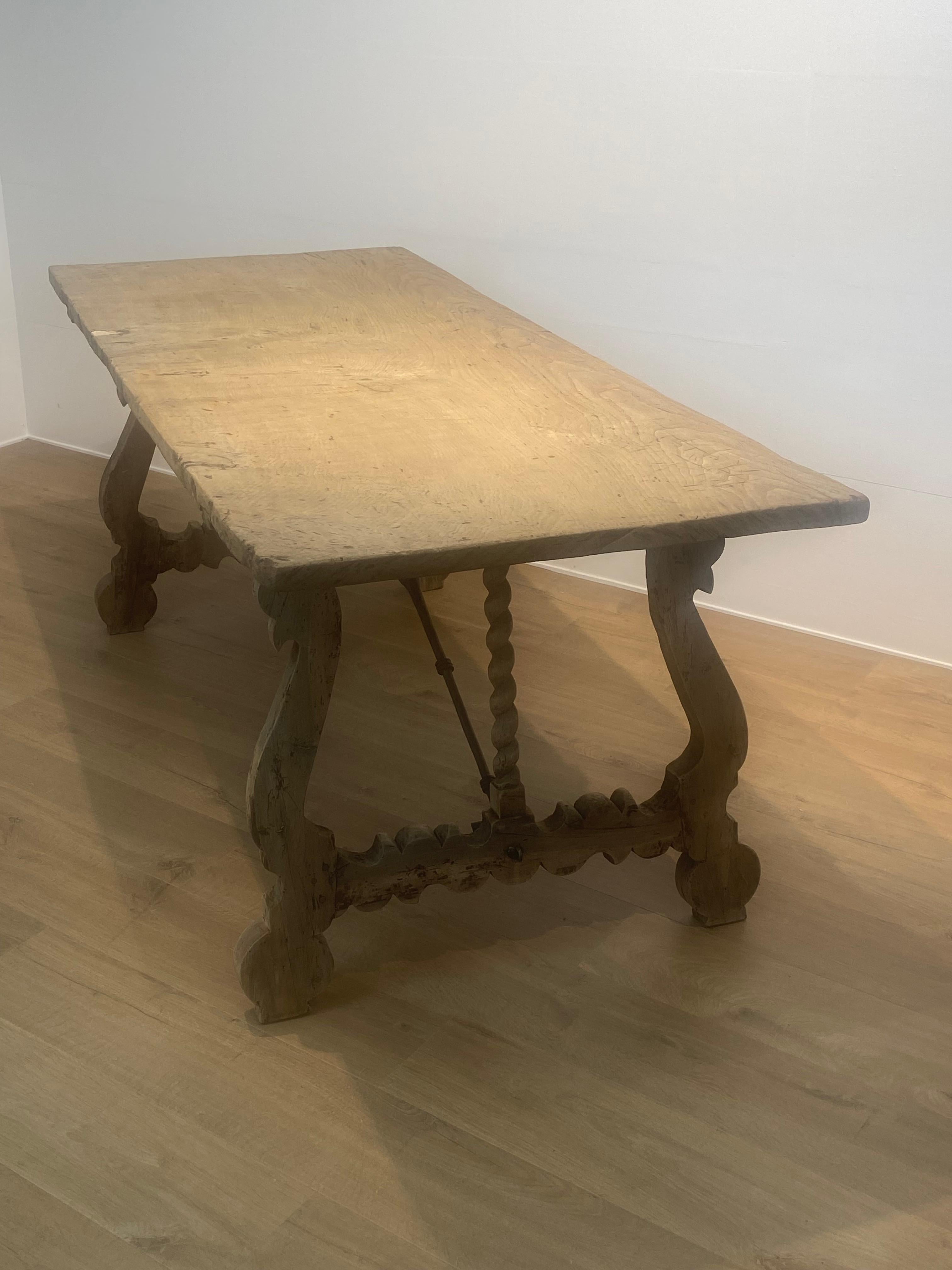 Noyer Table de ferme espagnole ancienne en vente