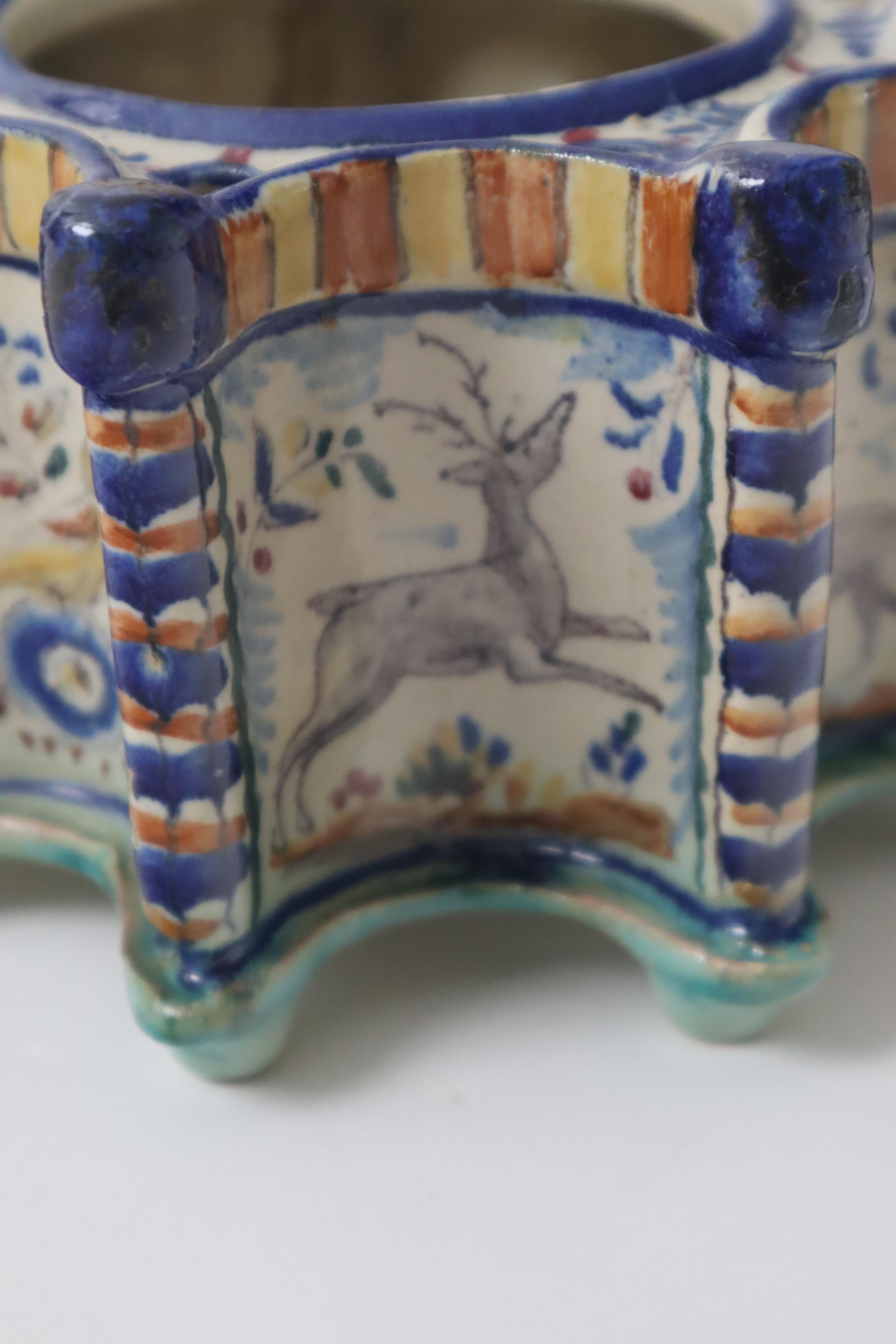 Beautiful antique teapot warmer with a wonderful and artistically executed painting. Let yourself be enchanted and look at the artfully executed fine paintings. You can see a hunter as well as all the various animal species that can be hunted in