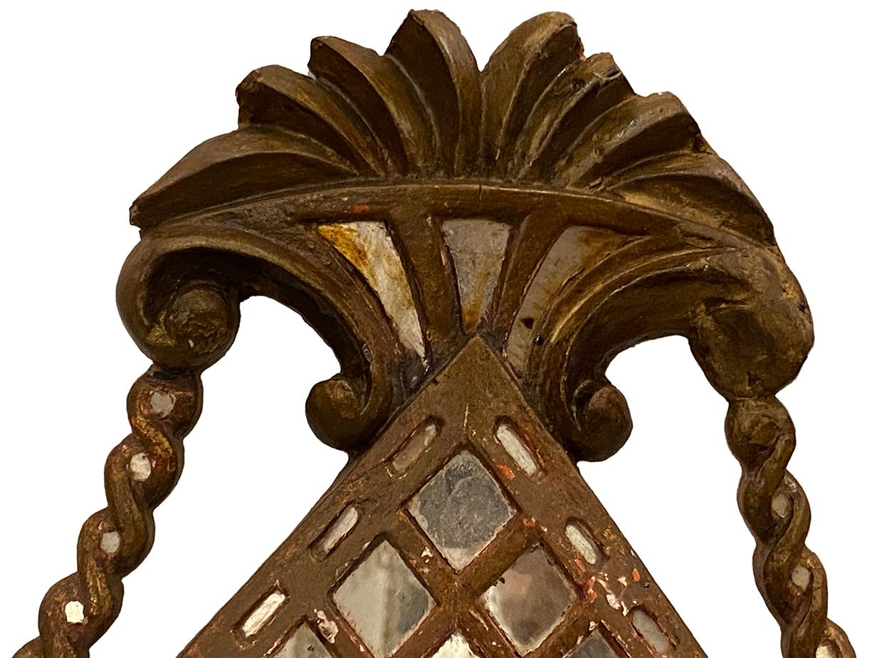 Antiker spanischer Spiegel aus vergoldetem Holz (Spanisch) im Angebot
