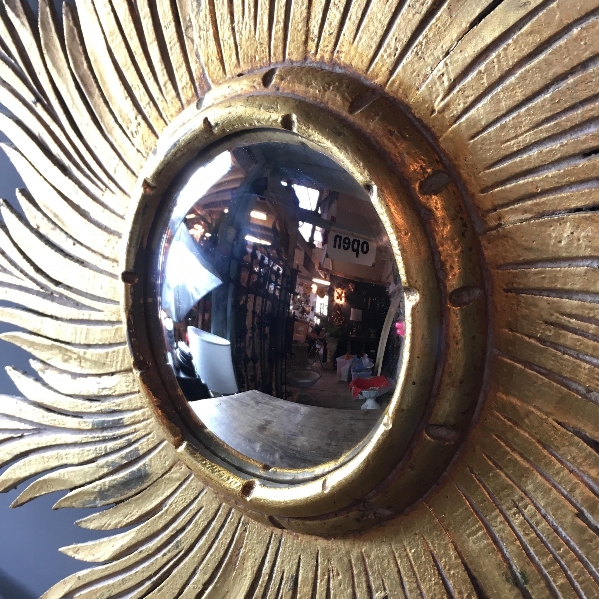 Antique Spanish Giltwood Sunburst Convex Mirror In Good Condition In Hastings, GB