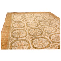Antiker spanischer handgeknüpfter traditioneller beige-gelber Wollteppich von Teppich & Kelim