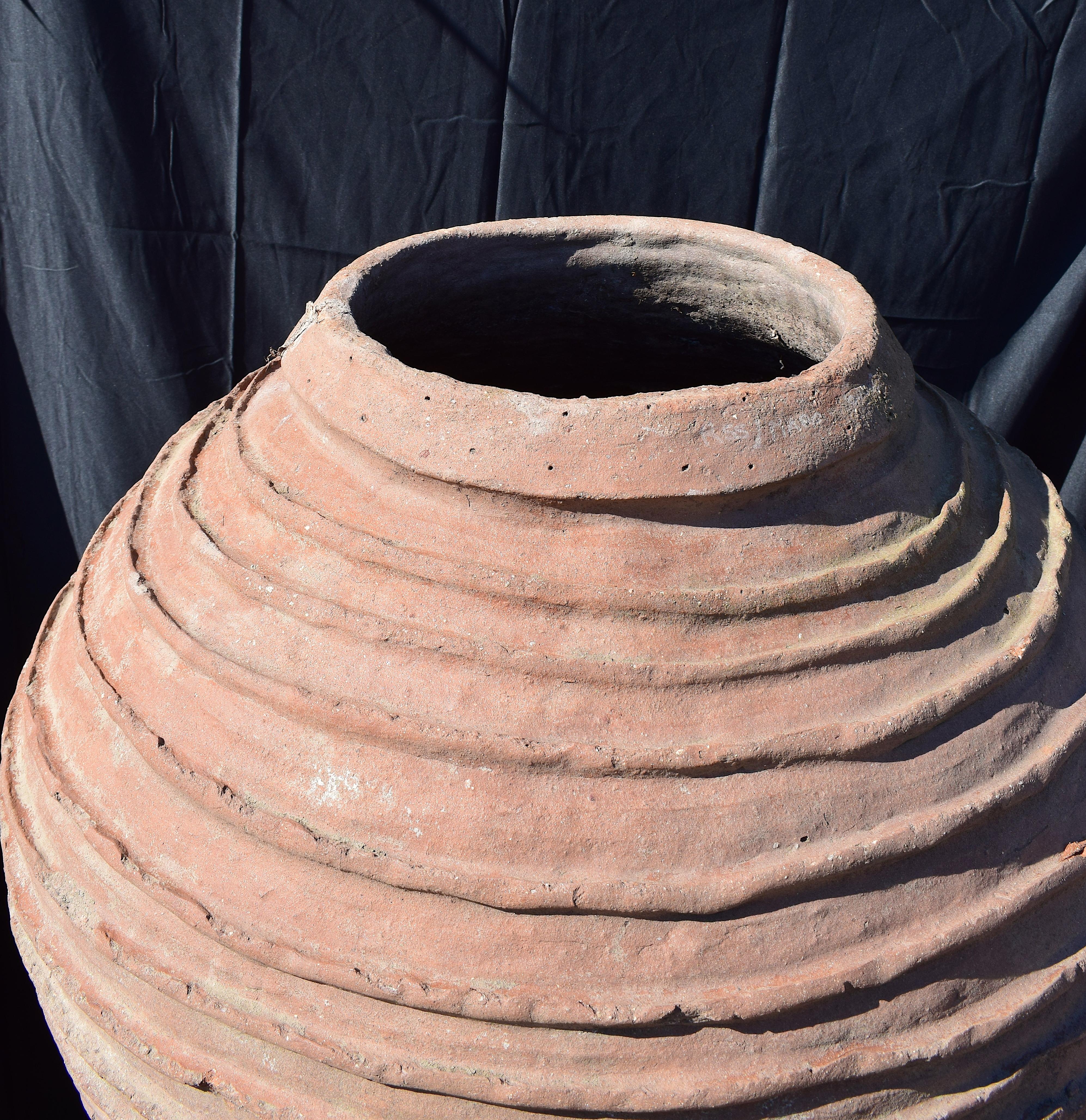 Antico grande vaso spagnolo in terracotta della fine del XIX secolo In condizioni buone in vendita a Vulpellac, Girona