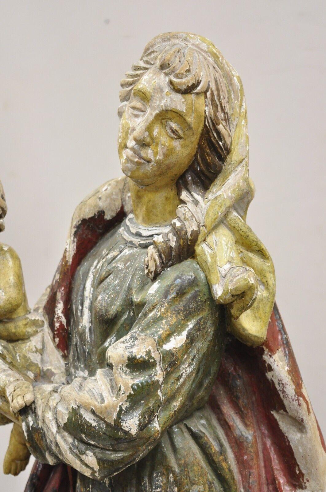 Antiquité espagnole latine Polychromed Carved Wood Figure Madonna and Child Statue en vente 4