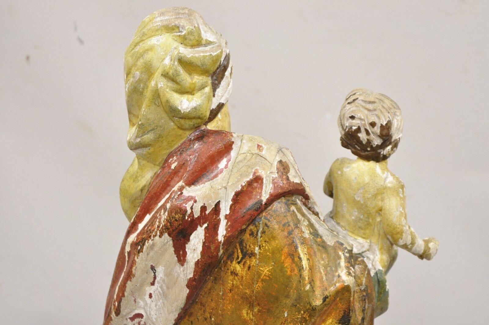 Antiquité espagnole latine Polychromed Carved Wood Figure Madonna and Child Statue en vente 5